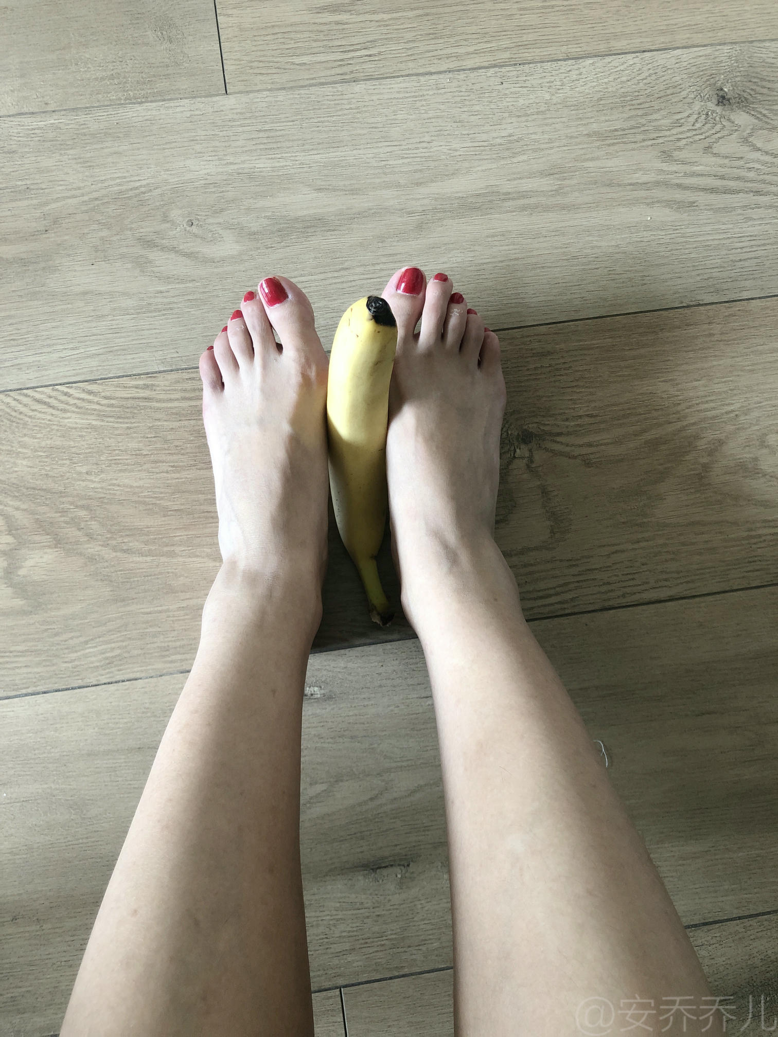 安乔乔 NO.009 踩香蕉 [134P+558M]_第1集