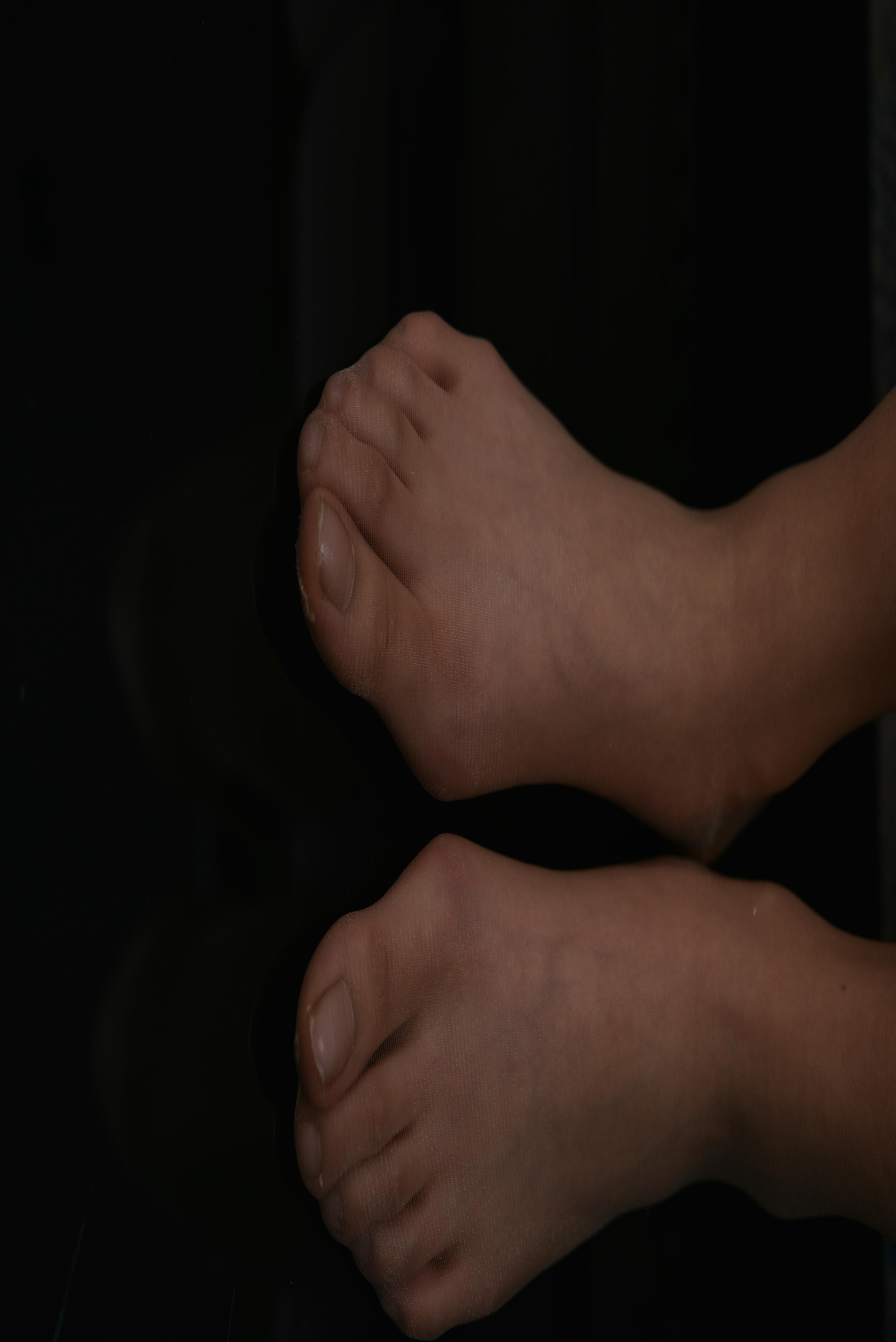 Sexy Asian Girls Feet NO.015 美女YIYI性感的40码大脚丫（肉丝凉高） [103P+1464M]_第1集