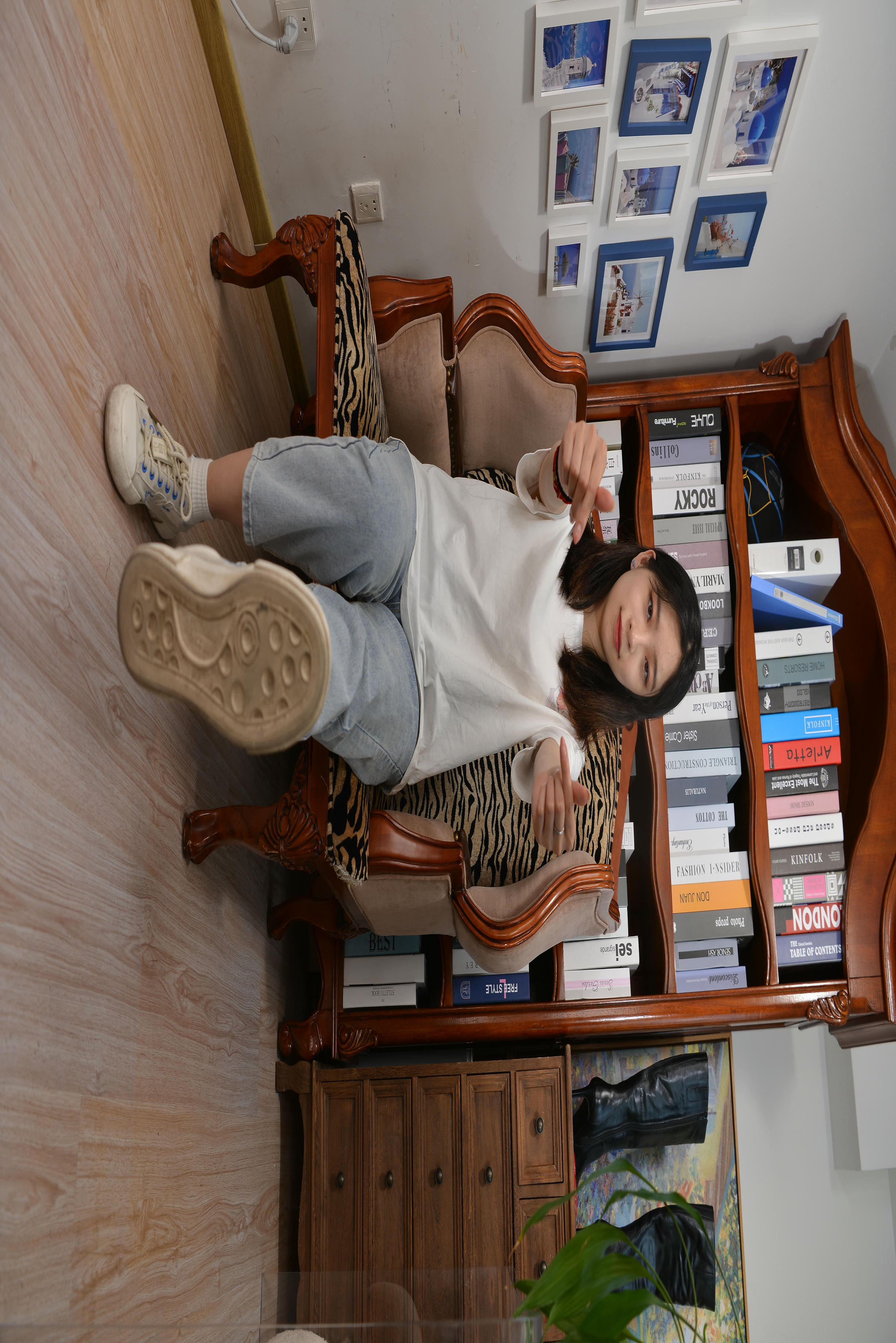 Sexy Asian Girls Feet NO.017 美女YIYI性感的40码大脚丫（牛仔裤棉袜裸足2） [122P+1583M]_第1集