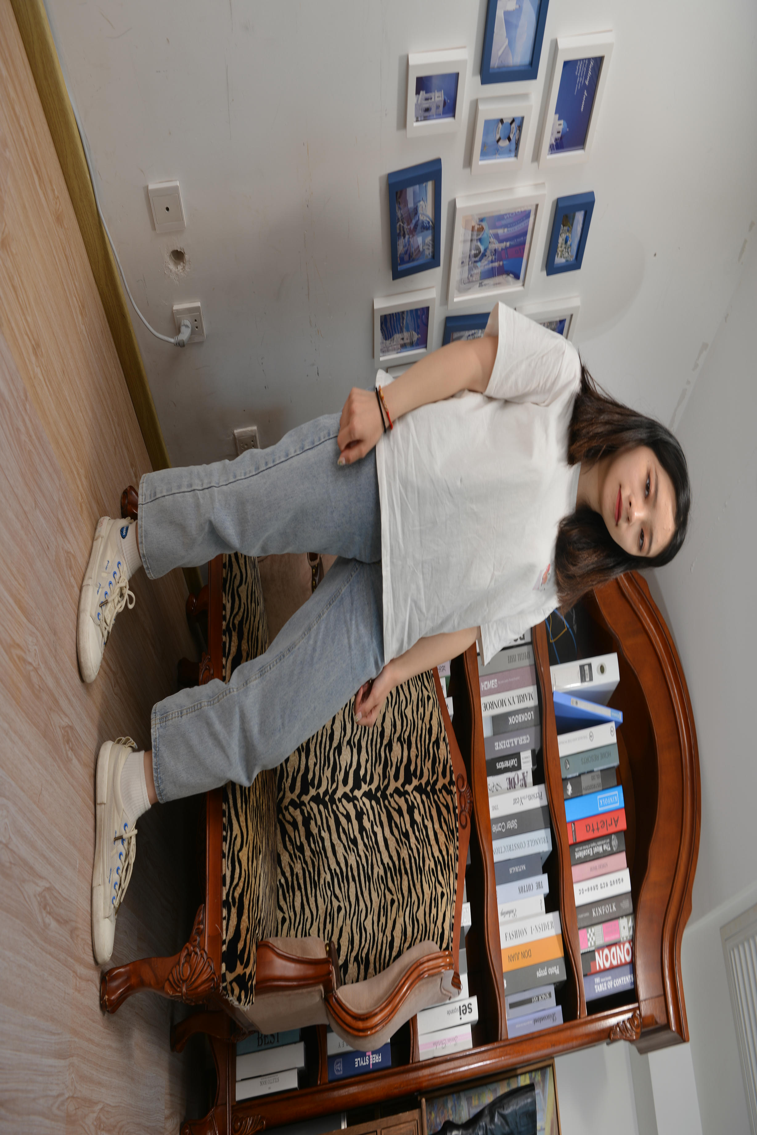 Sexy Asian Girls Feet NO.017 美女YIYI性感的40码大脚丫（牛仔裤棉袜裸足2） [122P+1583M]_第2集