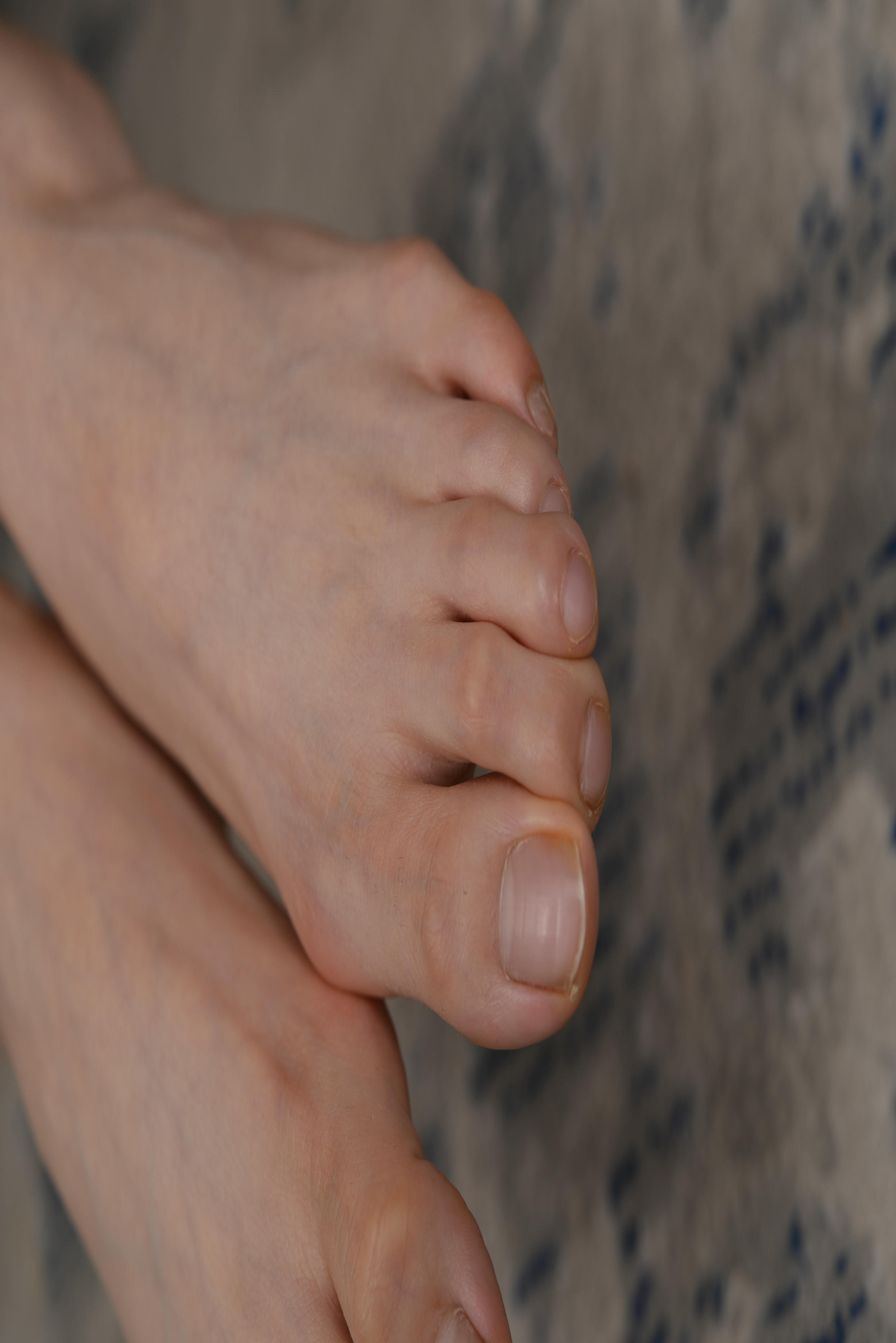 Sexy Asian Girls Feet NO.018 美女YIYI性感的40码大脚丫（格子短裙裸足3） [130P+1392M]_第4集