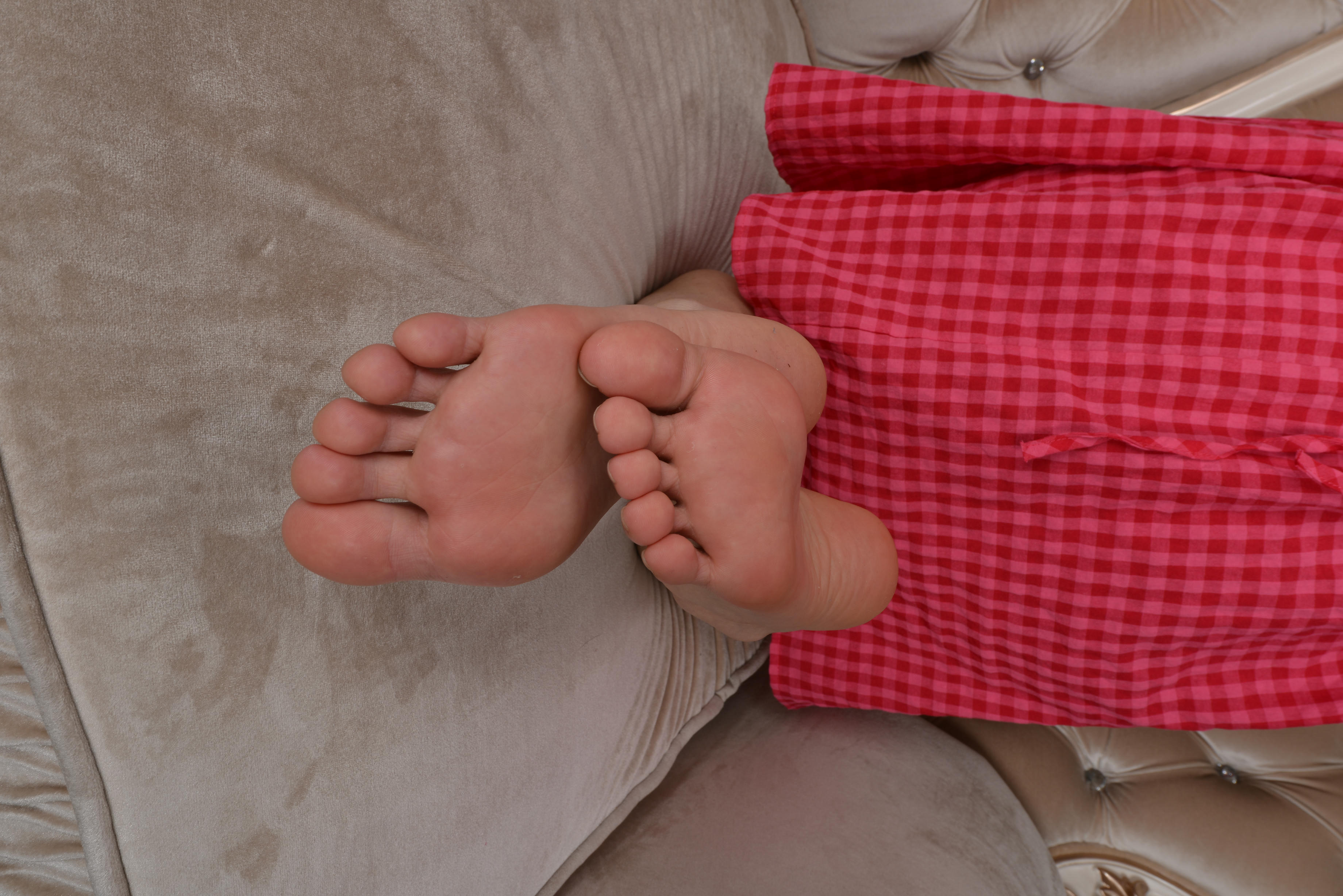 Sexy Asian Girls Feet  NO.053 可爱的小女生冰凌性感的36码小脚丫 第二部[256P 3.38G]_第2集