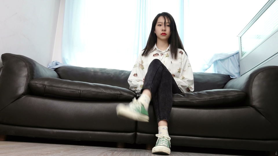 Sexy Asian Girls Feet NO.035-初恋般记忆的小女生YIYI近距离秀脚[239P-457M]_第1集