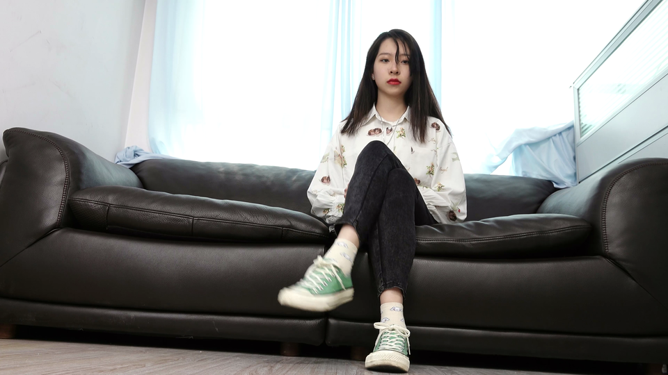 Sexy Asian Girls Feet NO.035-初恋般记忆的小女生YIYI近距离秀脚[239P-457M]_第1集