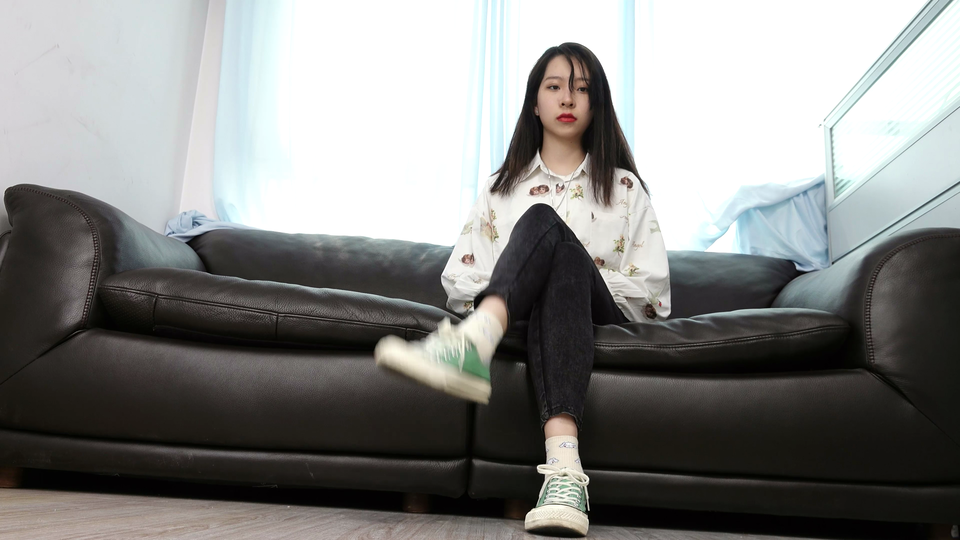 Sexy Asian Girls Feet NO.035-初恋般记忆的小女生YIYI近距离秀脚[239P-457M]_第1集