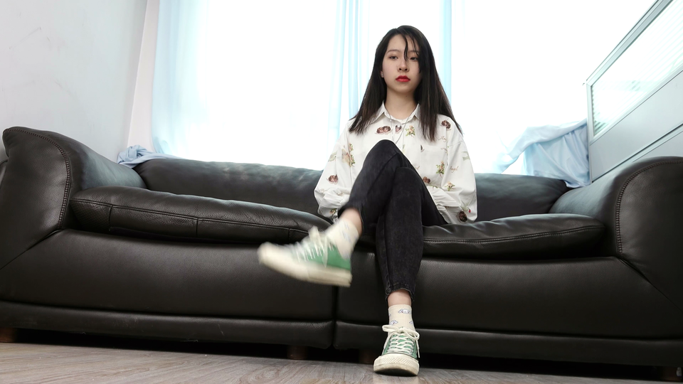 Sexy Asian Girls Feet NO.035-初恋般记忆的小女生YIYI近距离秀脚[239P-457M]_第1集