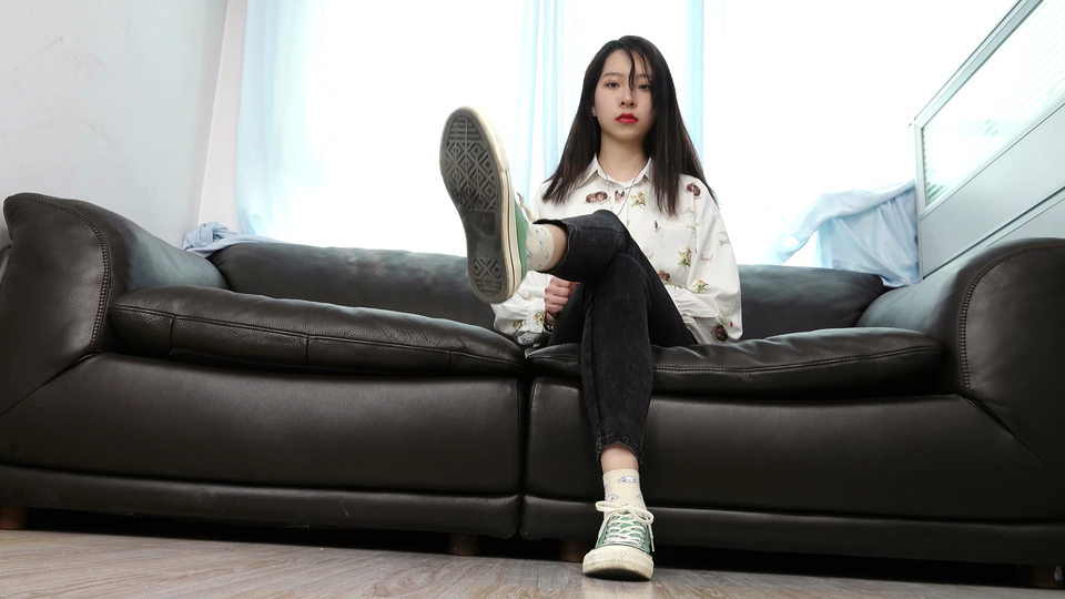 Sexy Asian Girls Feet NO.035-初恋般记忆的小女生YIYI近距离秀脚[239P-457M]_第1集