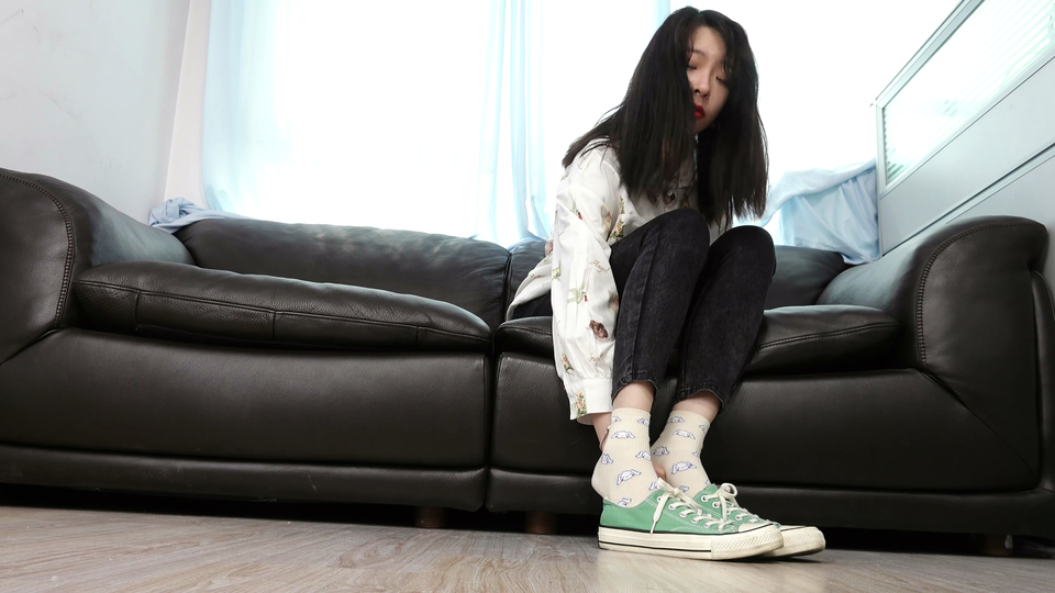 Sexy Asian Girls Feet NO.035-初恋般记忆的小女生YIYI近距离秀脚[239P-457M]_第1集