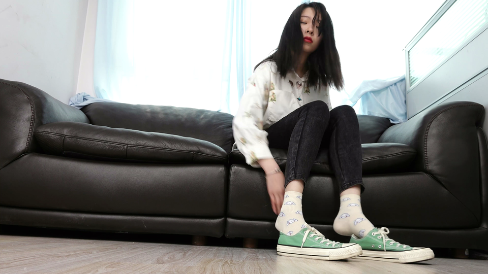 Sexy Asian Girls Feet NO.035-初恋般记忆的小女生YIYI近距离秀脚[239P-457M]_第1集