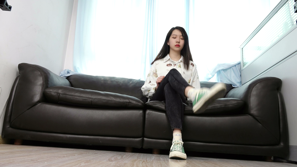 Sexy Asian Girls Feet NO.035-初恋般记忆的小女生YIYI近距离秀脚[239P-457M]_第1集