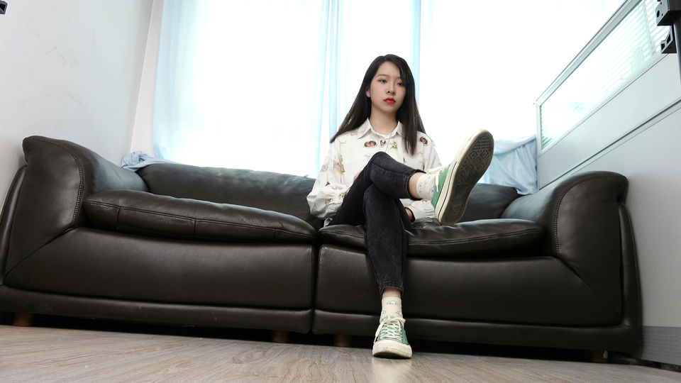 Sexy Asian Girls Feet NO.035-初恋般记忆的小女生YIYI近距离秀脚[239P-457M]_第1集