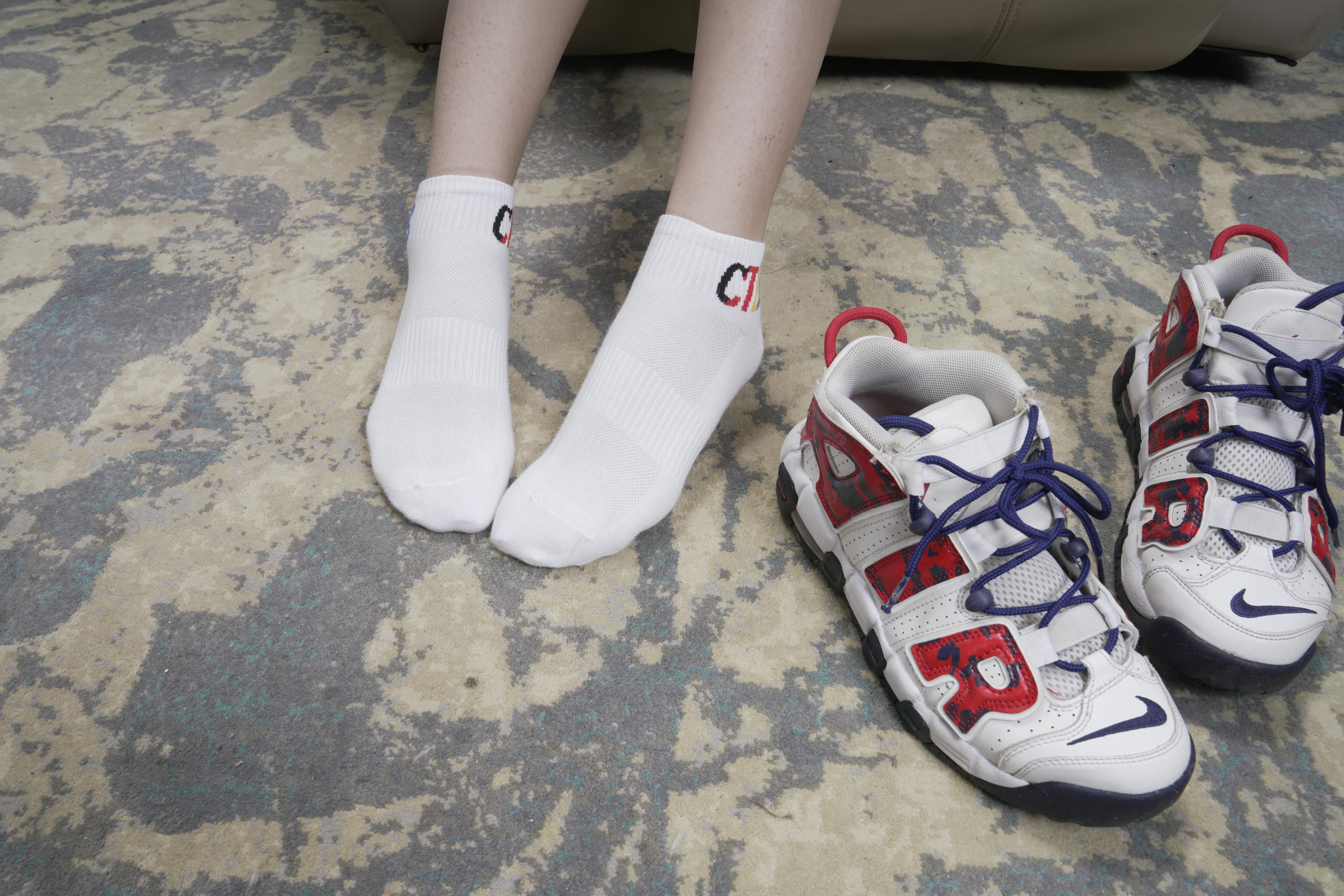 Sexy Asian Girls Feet NO.040 小红展示她的性感的小脚丫（原味棉袜+裸足） [137P+2.4G]_第1集