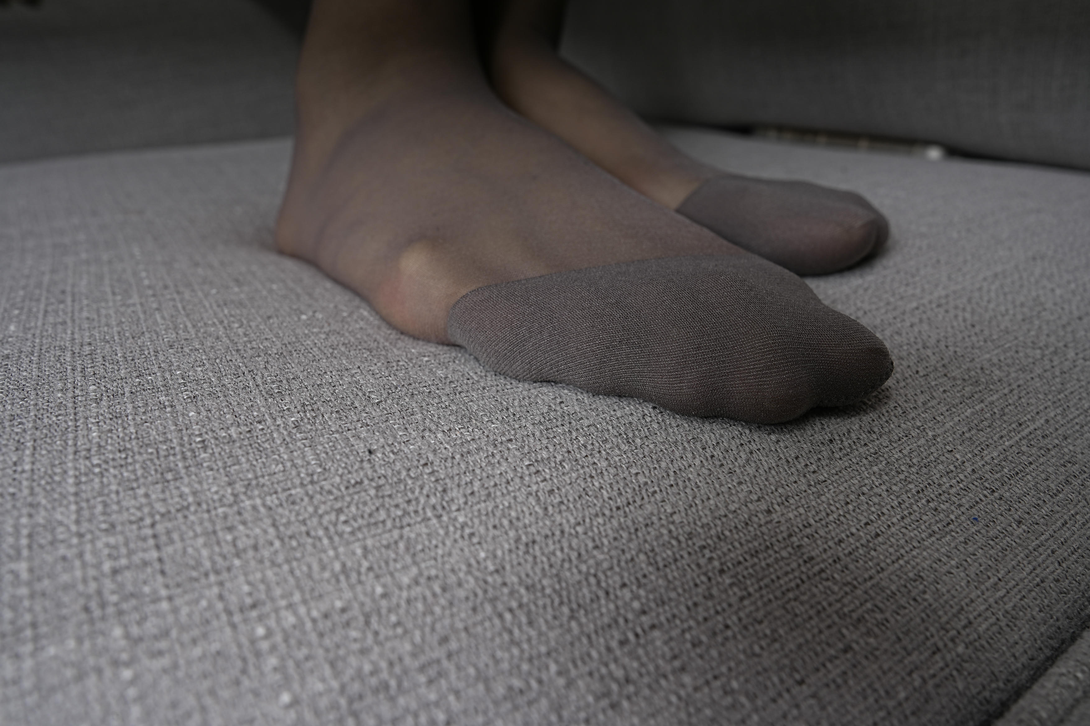 Sexy Asian Girls Feet NO.059 YIYI性感的大脚丫-灰咖色连裤袜 [151P+557M]_第7集