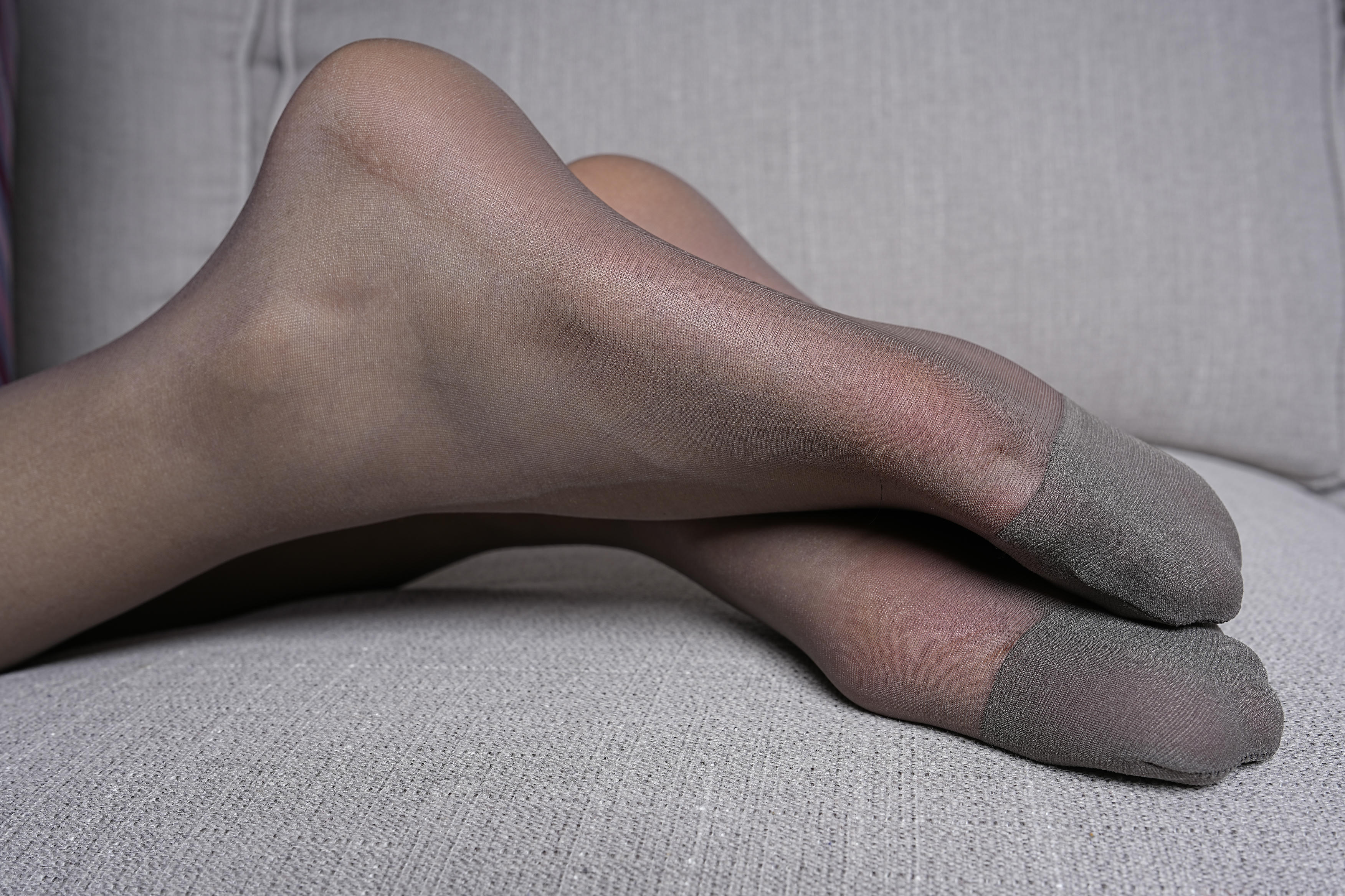 Sexy Asian Girls Feet NO.059 YIYI性感的大脚丫-灰咖色连裤袜 [151P+557M]_第1集