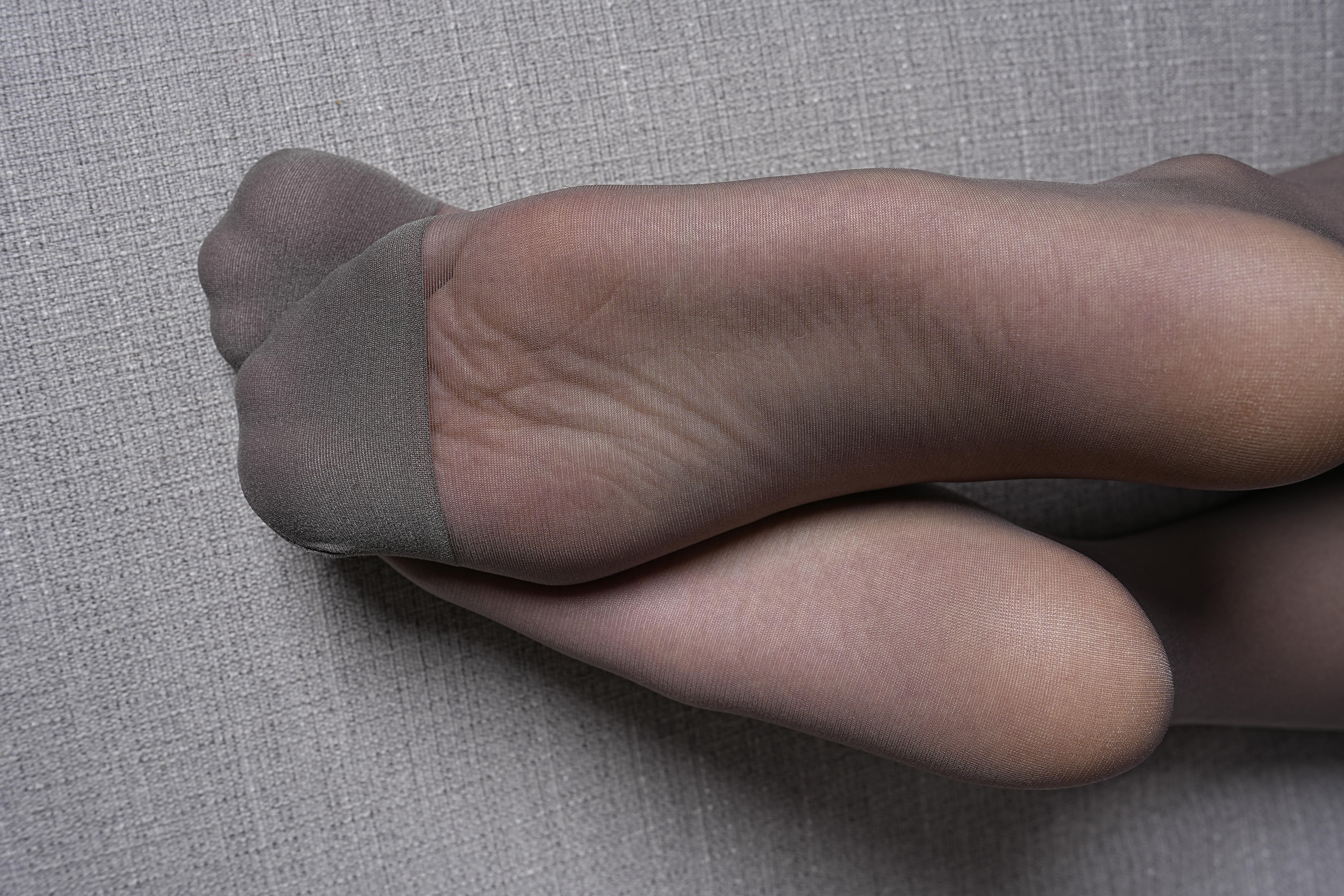 Sexy Asian Girls Feet NO.059 YIYI性感的大脚丫-灰咖色连裤袜 [151P+557M]_第1集