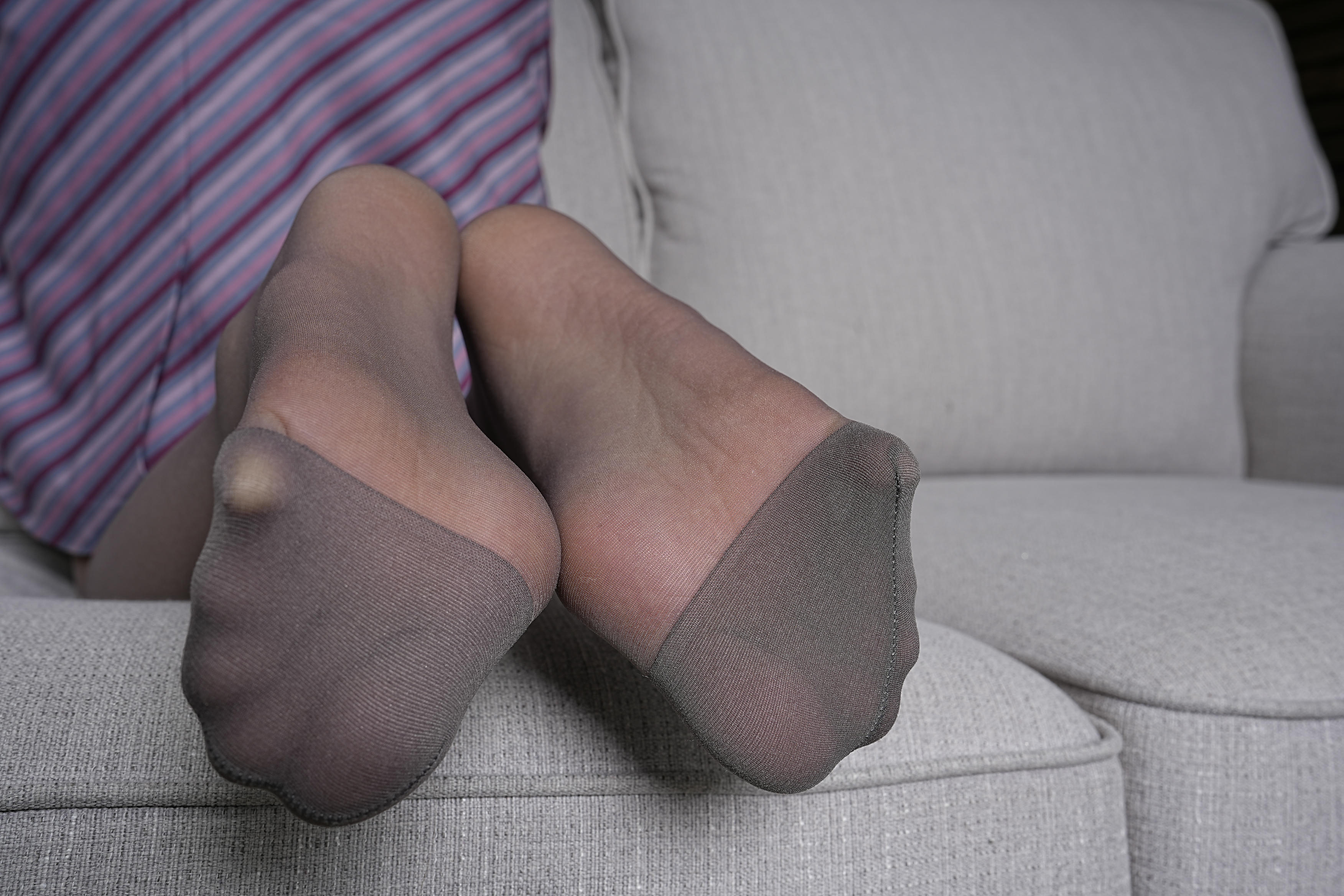 Sexy Asian Girls Feet NO.059 YIYI性感的大脚丫-灰咖色连裤袜 [151P+557M]_第2集