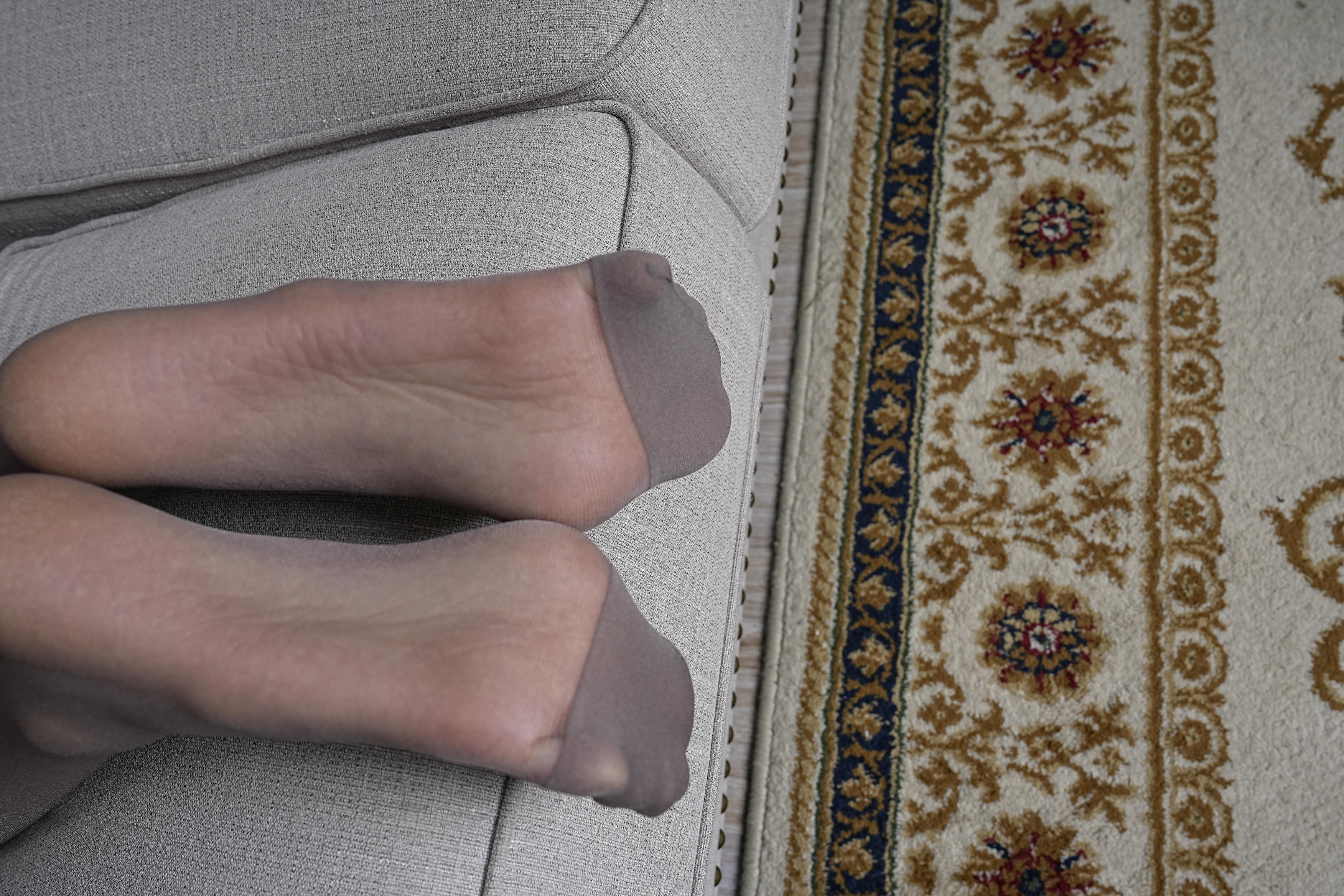 Sexy Asian Girls Feet NO.059 YIYI性感的大脚丫-灰咖色连裤袜 [151P+557M]_第2集