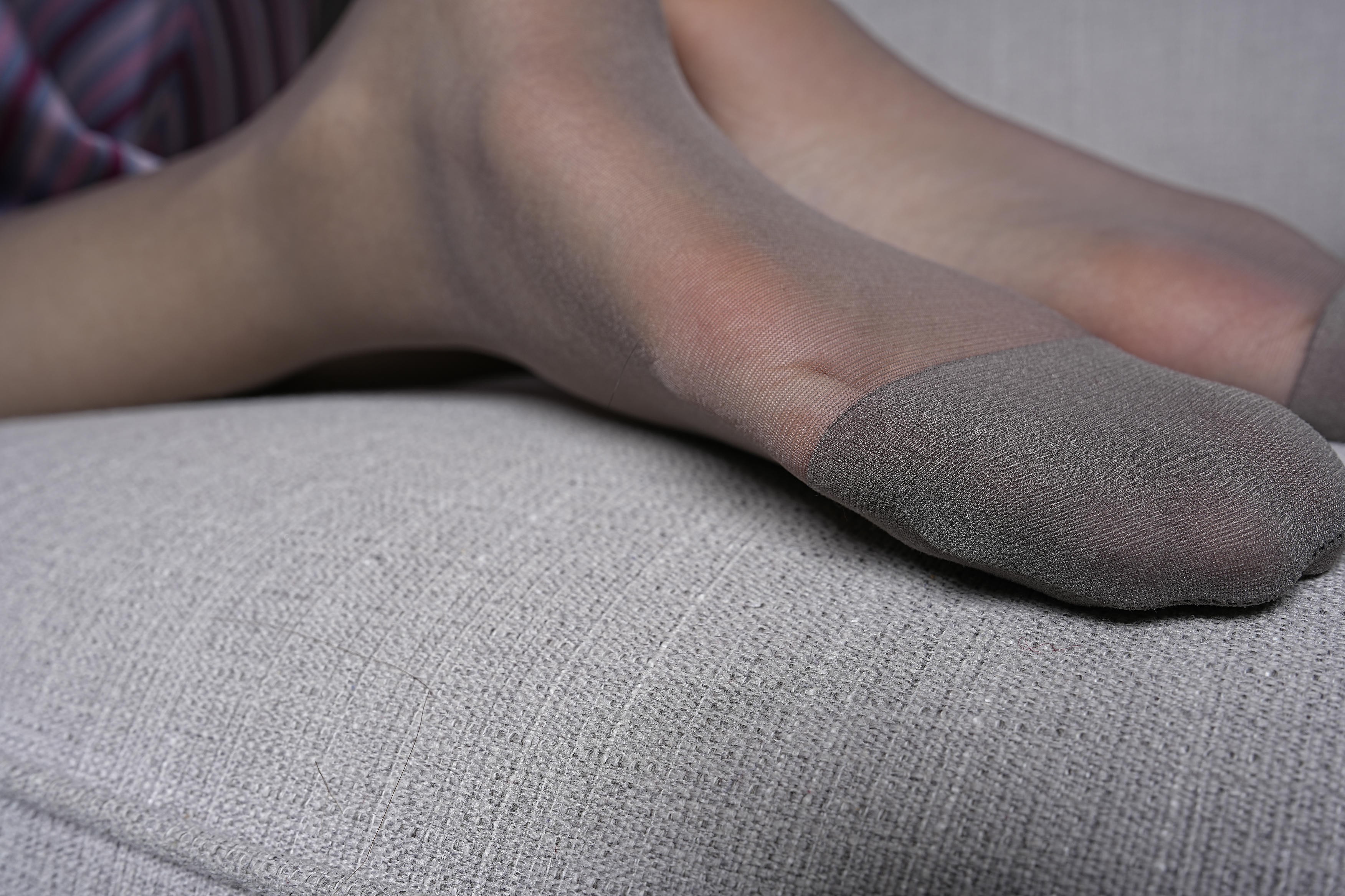 Sexy Asian Girls Feet NO.059 YIYI性感的大脚丫-灰咖色连裤袜 [151P+557M]_第1集