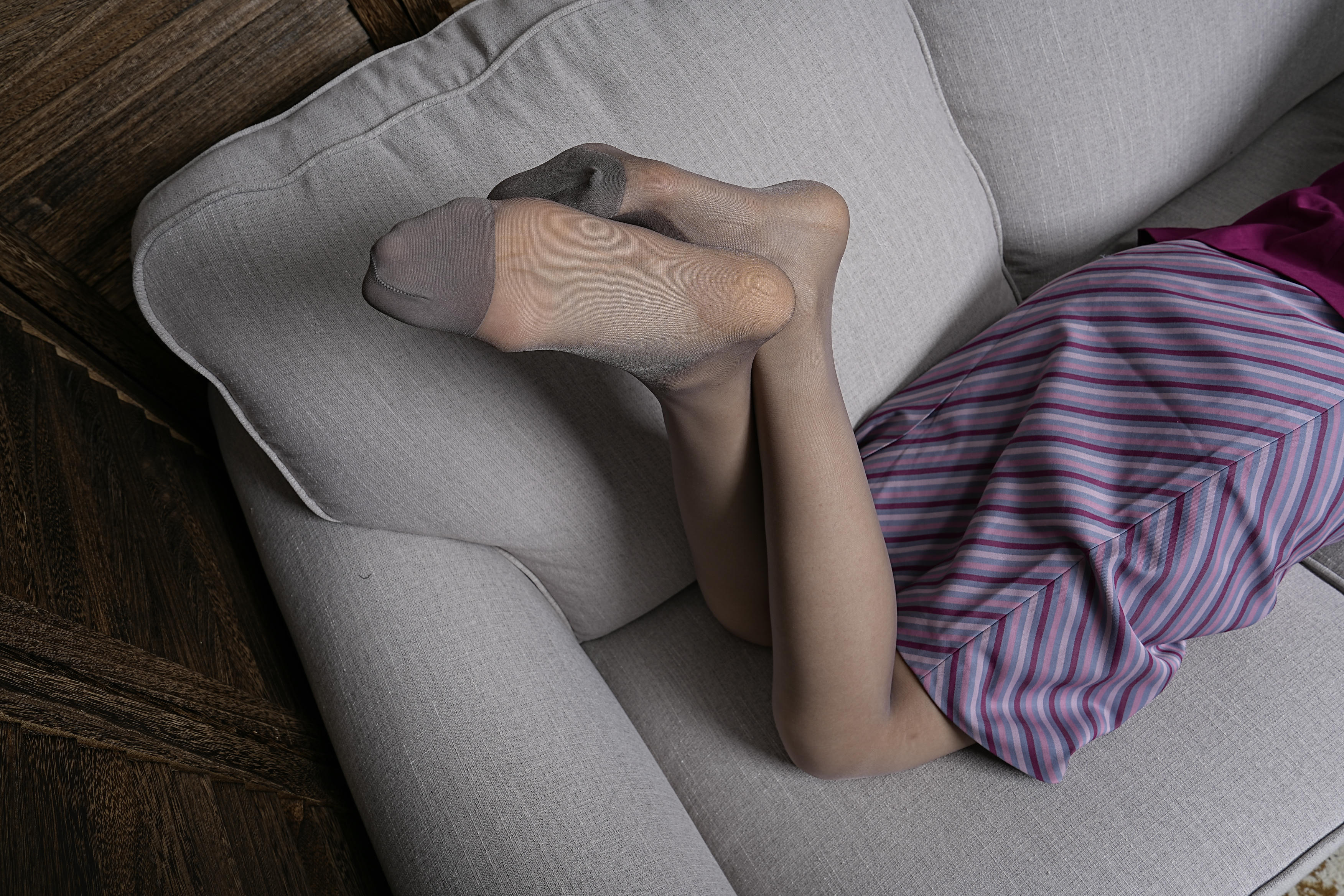 Sexy Asian Girls Feet NO.059 YIYI性感的大脚丫-灰咖色连裤袜 [151P+557M]_第5集