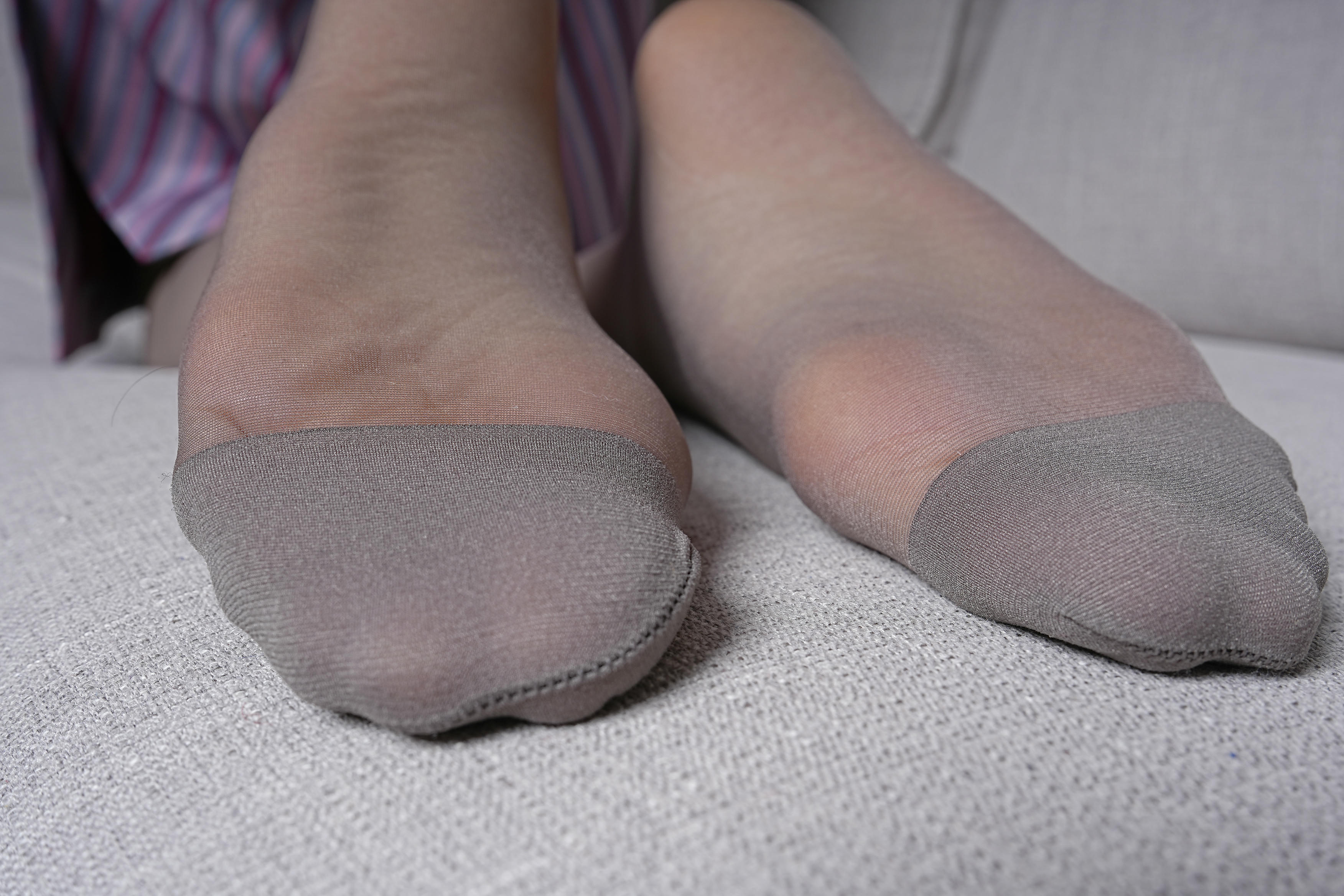 Sexy Asian Girls Feet NO.059 YIYI性感的大脚丫-灰咖色连裤袜 [151P+557M]_第1集