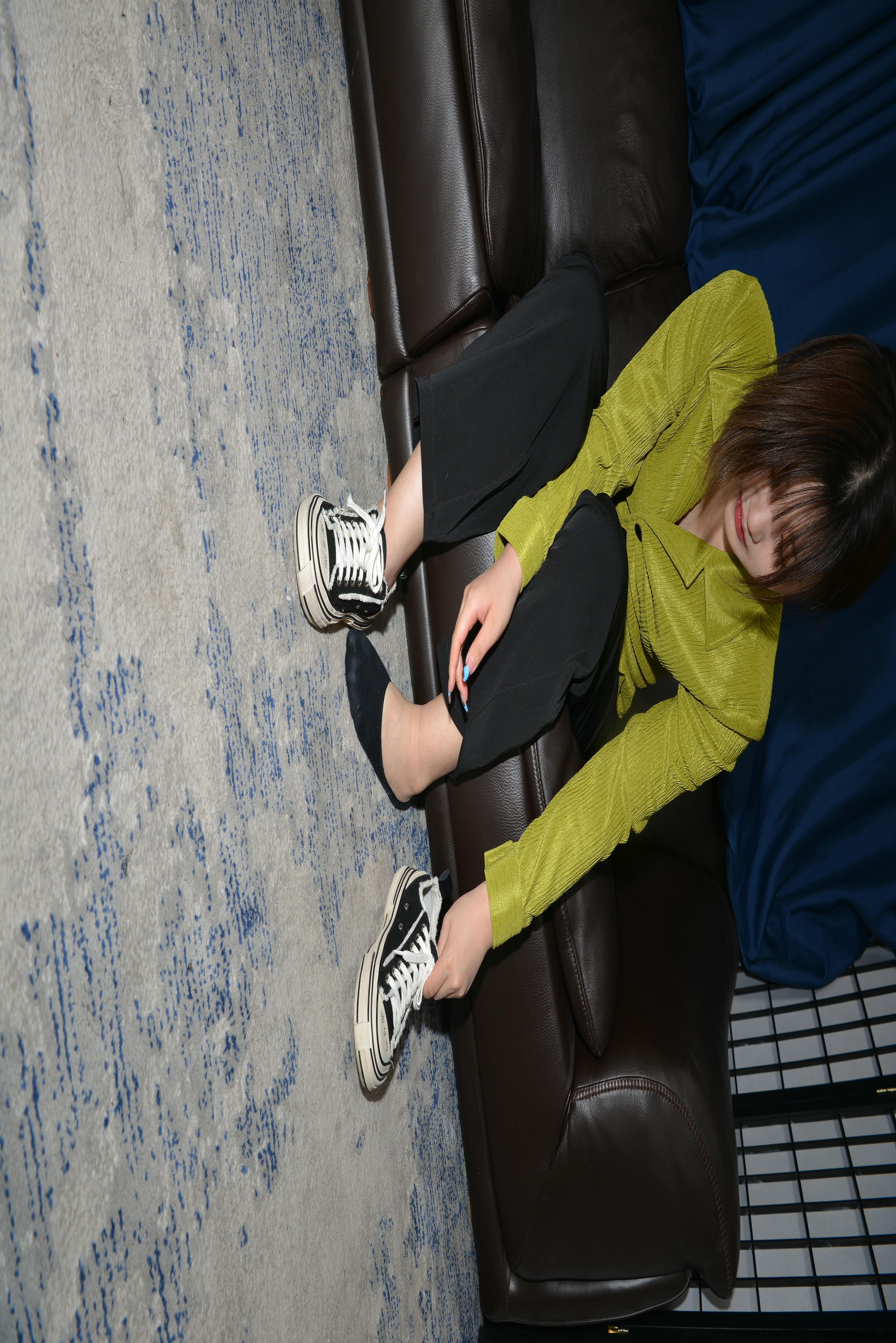 Sexy Asian Girls Feet NO.002 QIQI的性感的40码裸足大脚丫 [338P+-287M]_第1集