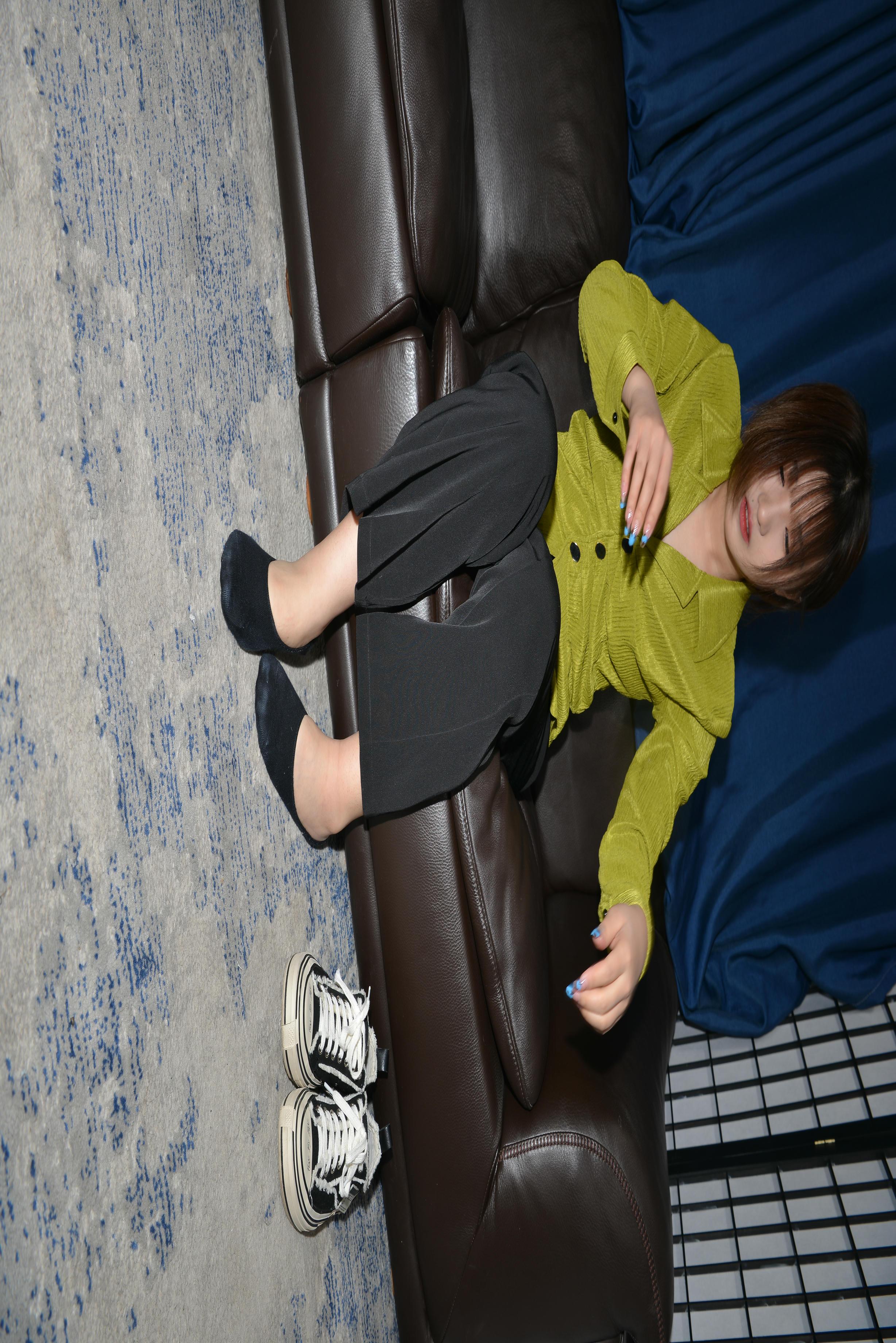 Sexy Asian Girls Feet NO.002 QIQI的性感的40码裸足大脚丫 [338P+-287M]_第1集