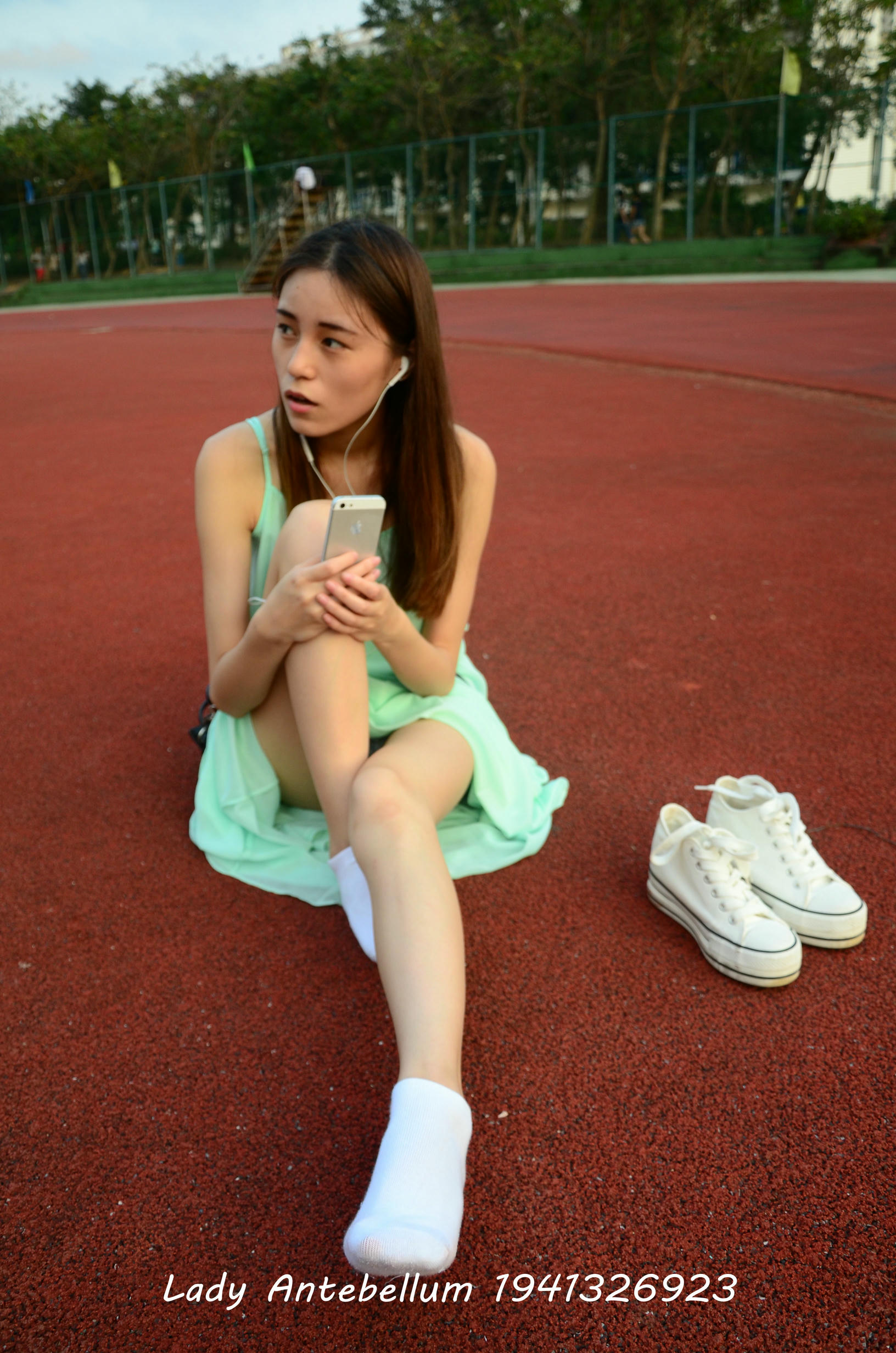 [战前女神] 恋足美腿棉袜女神级摄影套图 001 [89P-187MB]_第5集