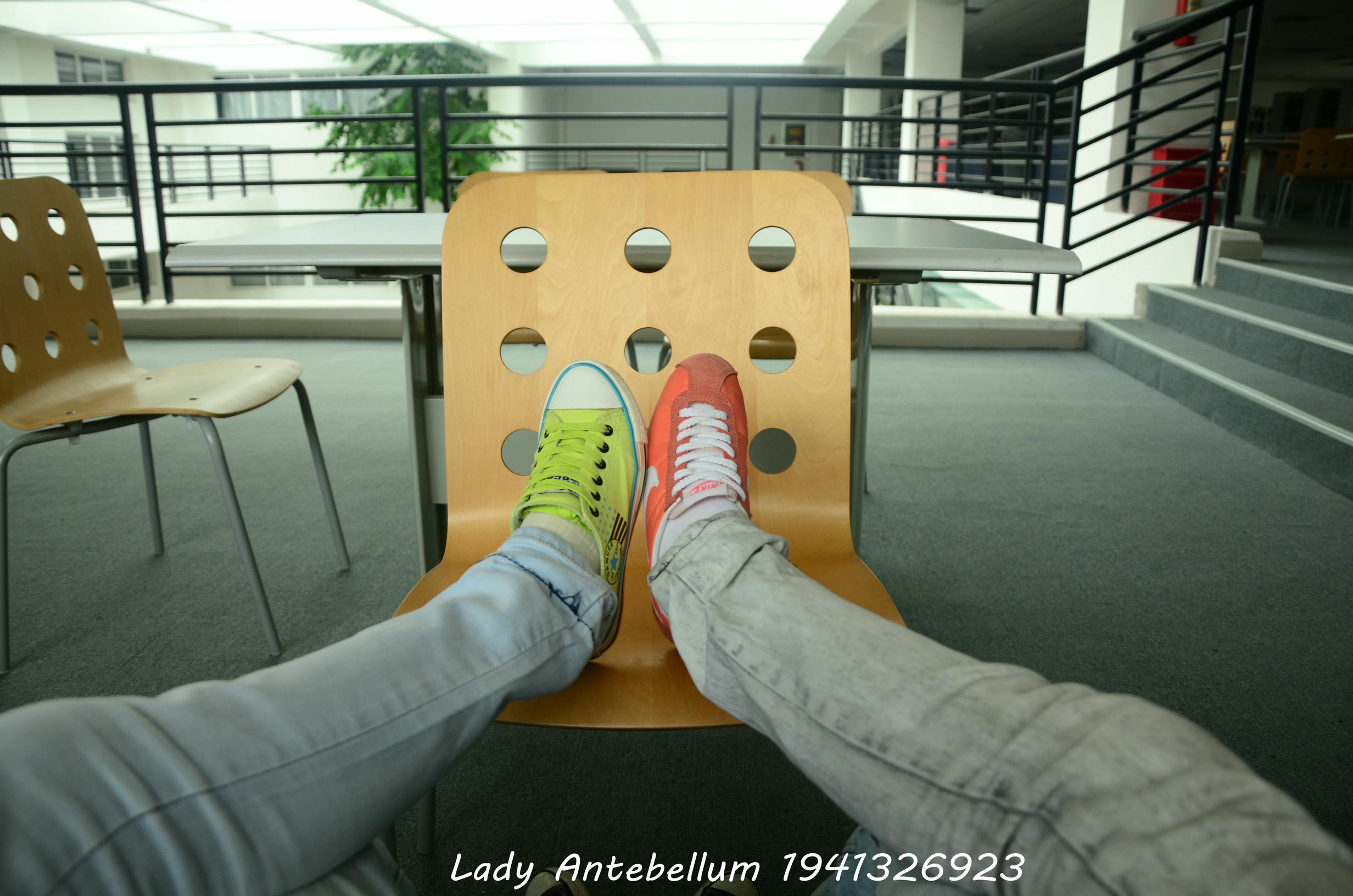 [战前女神] 恋足美腿棉袜女神级摄影套图 010 [87P-105MB]_第1集