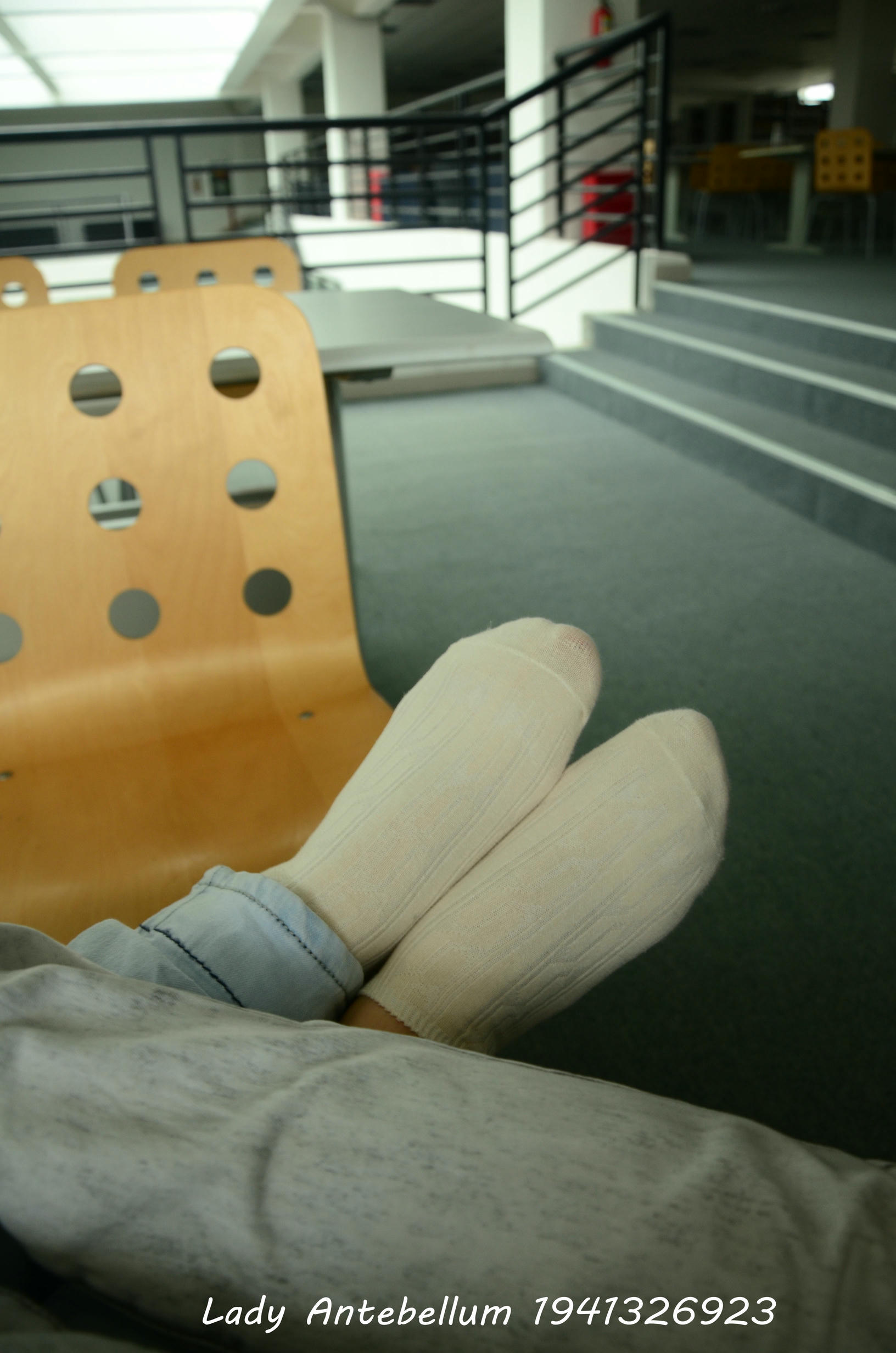 [战前女神] 恋足美腿棉袜女神级摄影套图 010 [87P-105MB]_第2集