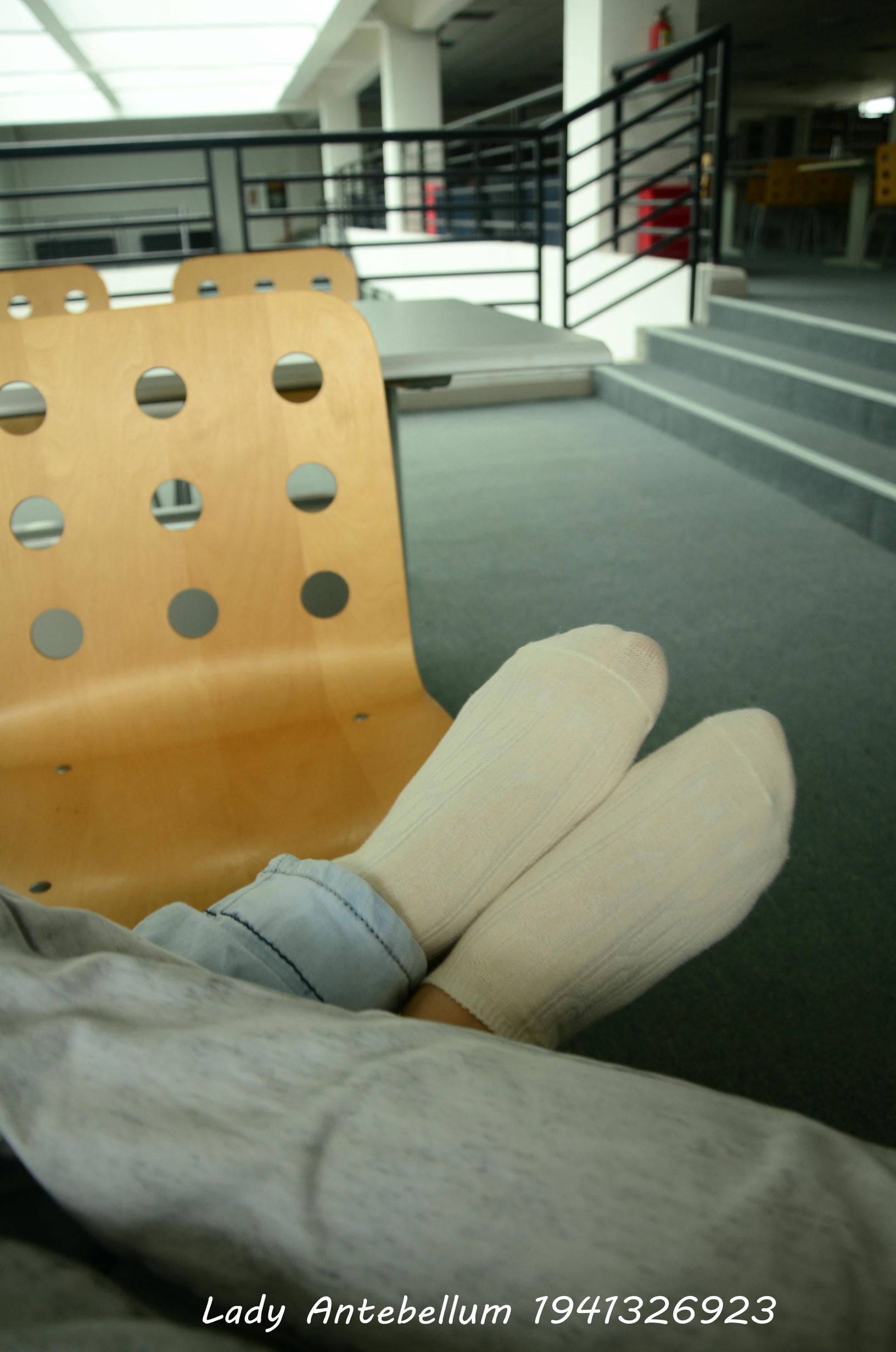 [战前女神] 恋足美腿棉袜女神级摄影套图 010 [87P-105MB]_第2集