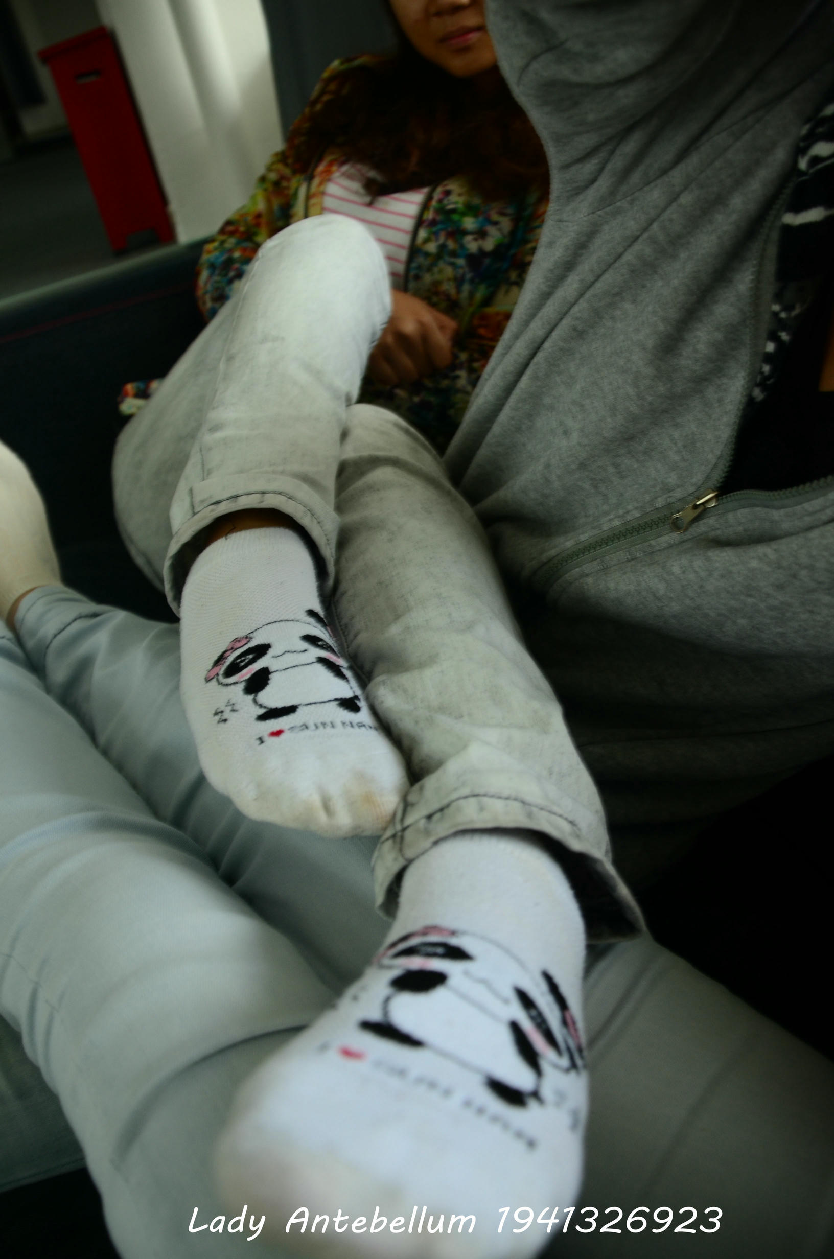 [战前女神] 恋足美腿棉袜女神级摄影套图 010 [87P-105MB]_第2集