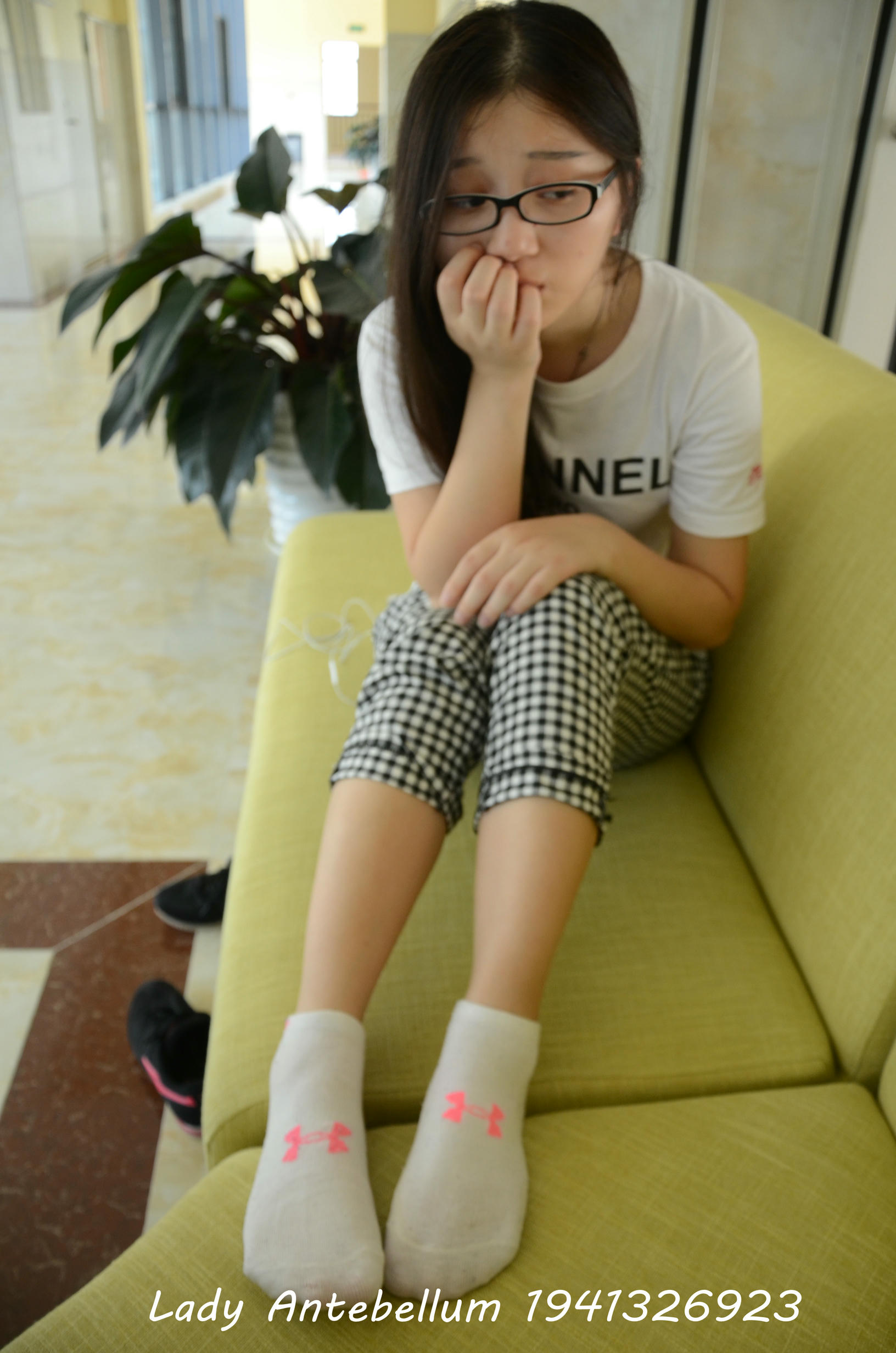 [战前女神] 恋足美腿棉袜女神级摄影套图 103 [105P+290M]_第1集