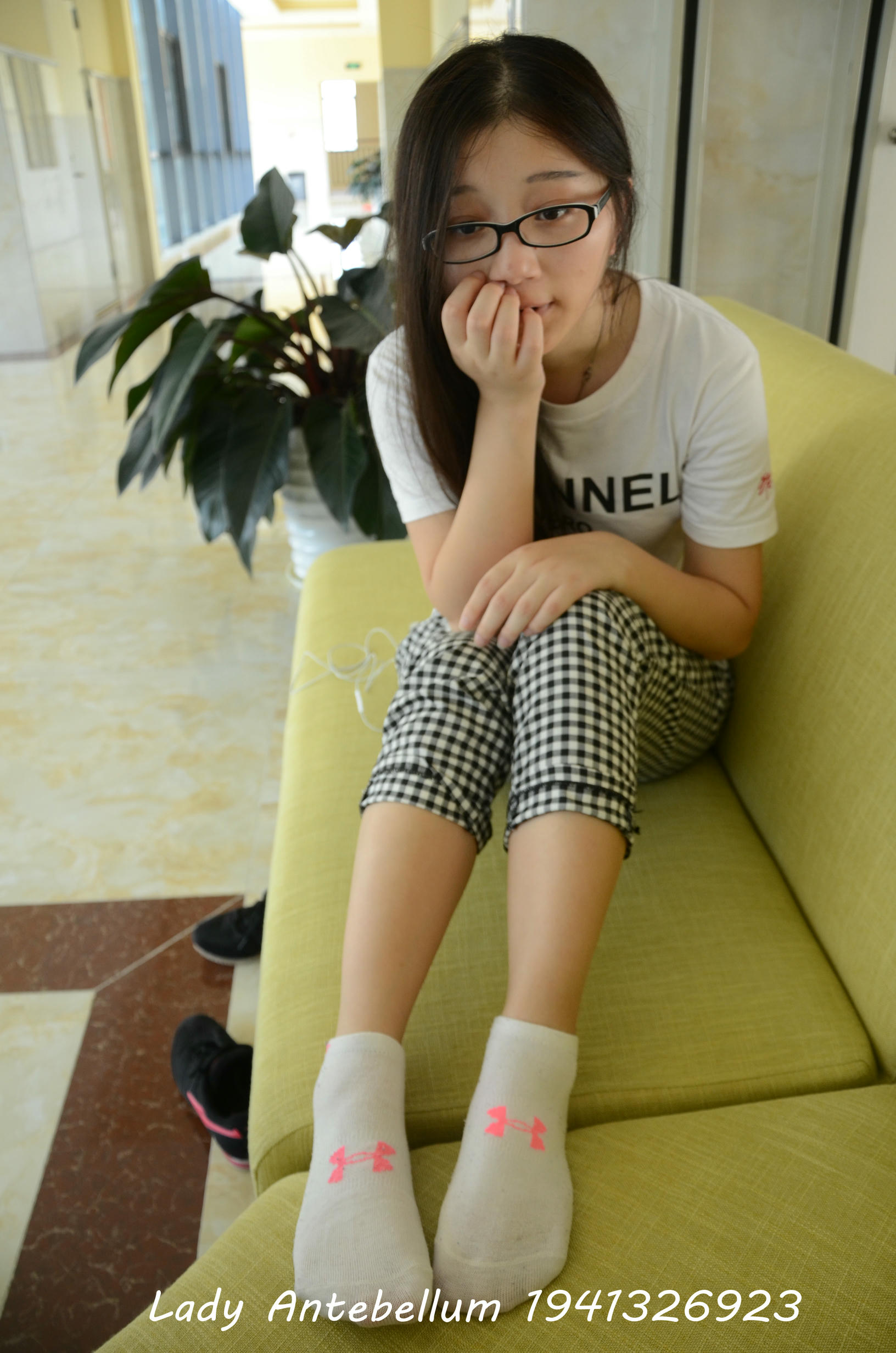 [战前女神] 恋足美腿棉袜女神级摄影套图 103 [105P+290M]_第1集