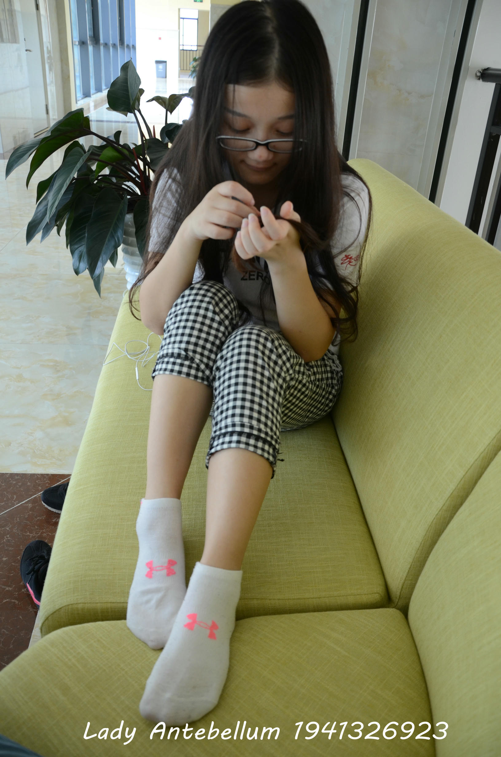 [战前女神] 恋足美腿棉袜女神级摄影套图 103 [105P+290M]_第2集