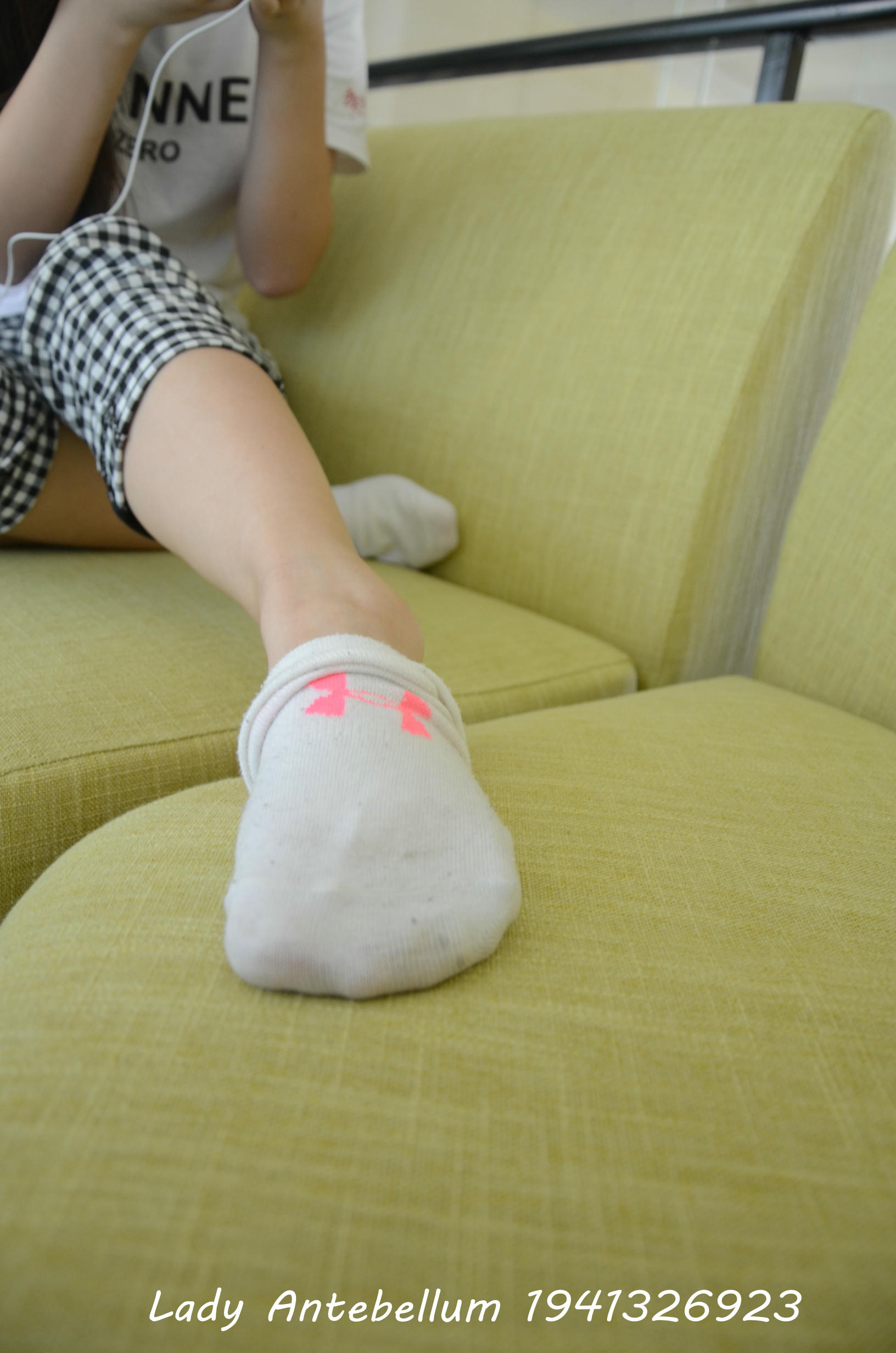 [战前女神] 恋足美腿棉袜女神级摄影套图 103 [105P+290M]_第4集