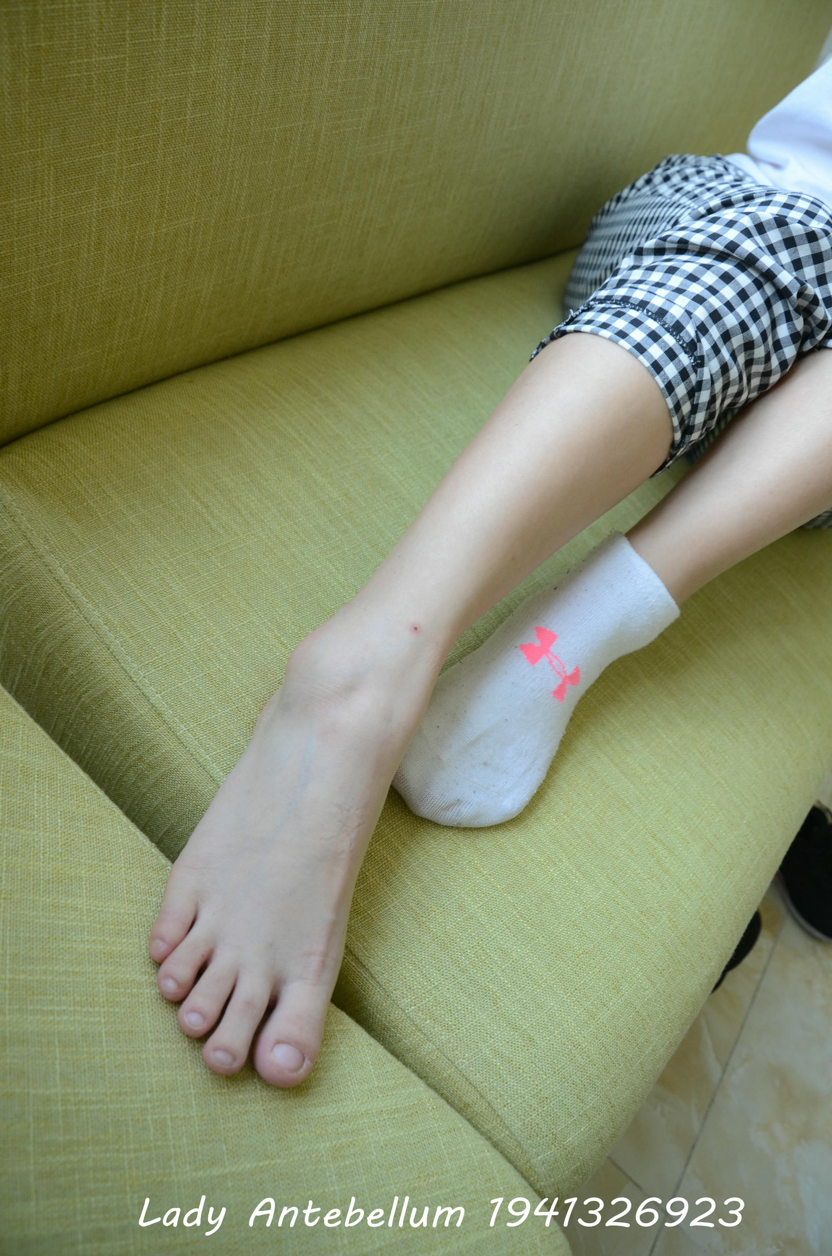 [战前女神] 恋足美腿棉袜女神级摄影套图 103 [105P+290M]_第5集