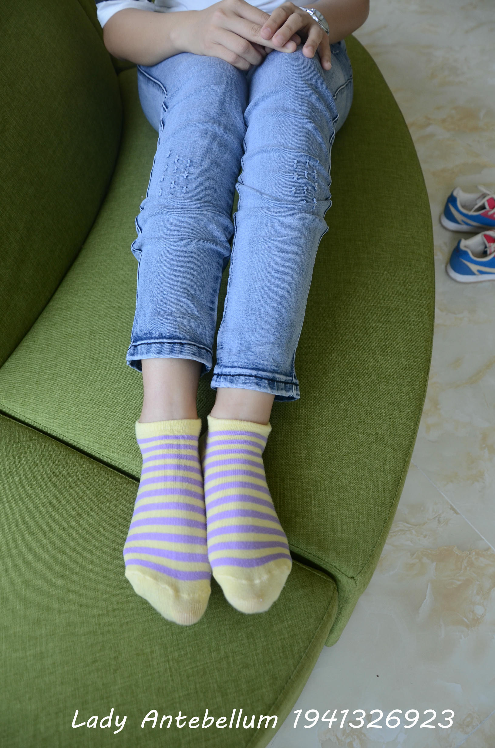 [战前女神] 恋足美腿棉袜女神级摄影套图 104 [97P+263M]_第2集