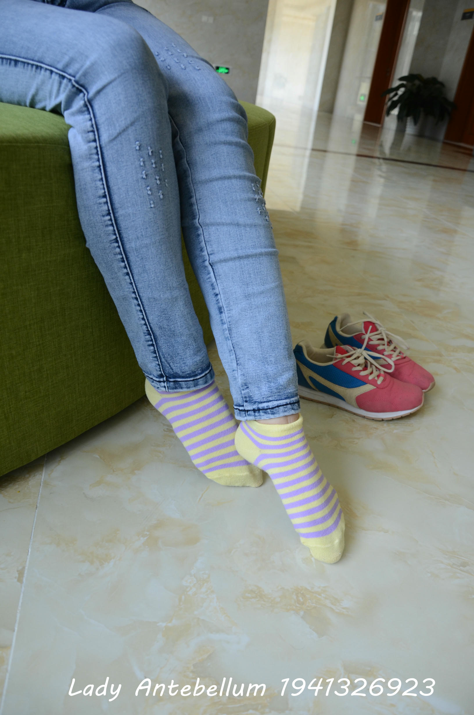 [战前女神] 恋足美腿棉袜女神级摄影套图 104 [97P+263M]_第5集