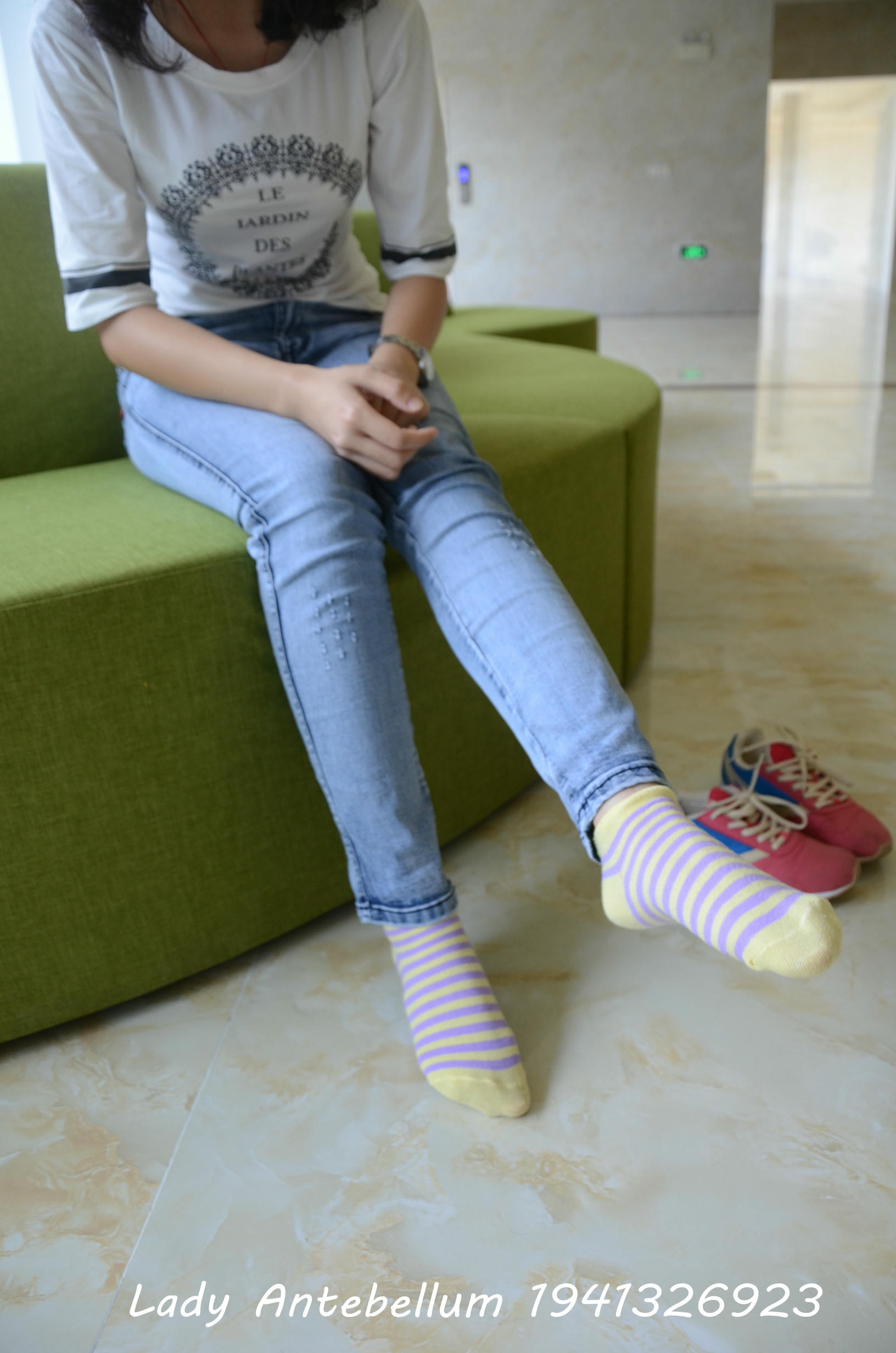 [战前女神] 恋足美腿棉袜女神级摄影套图 104 [97P+263M]_第5集