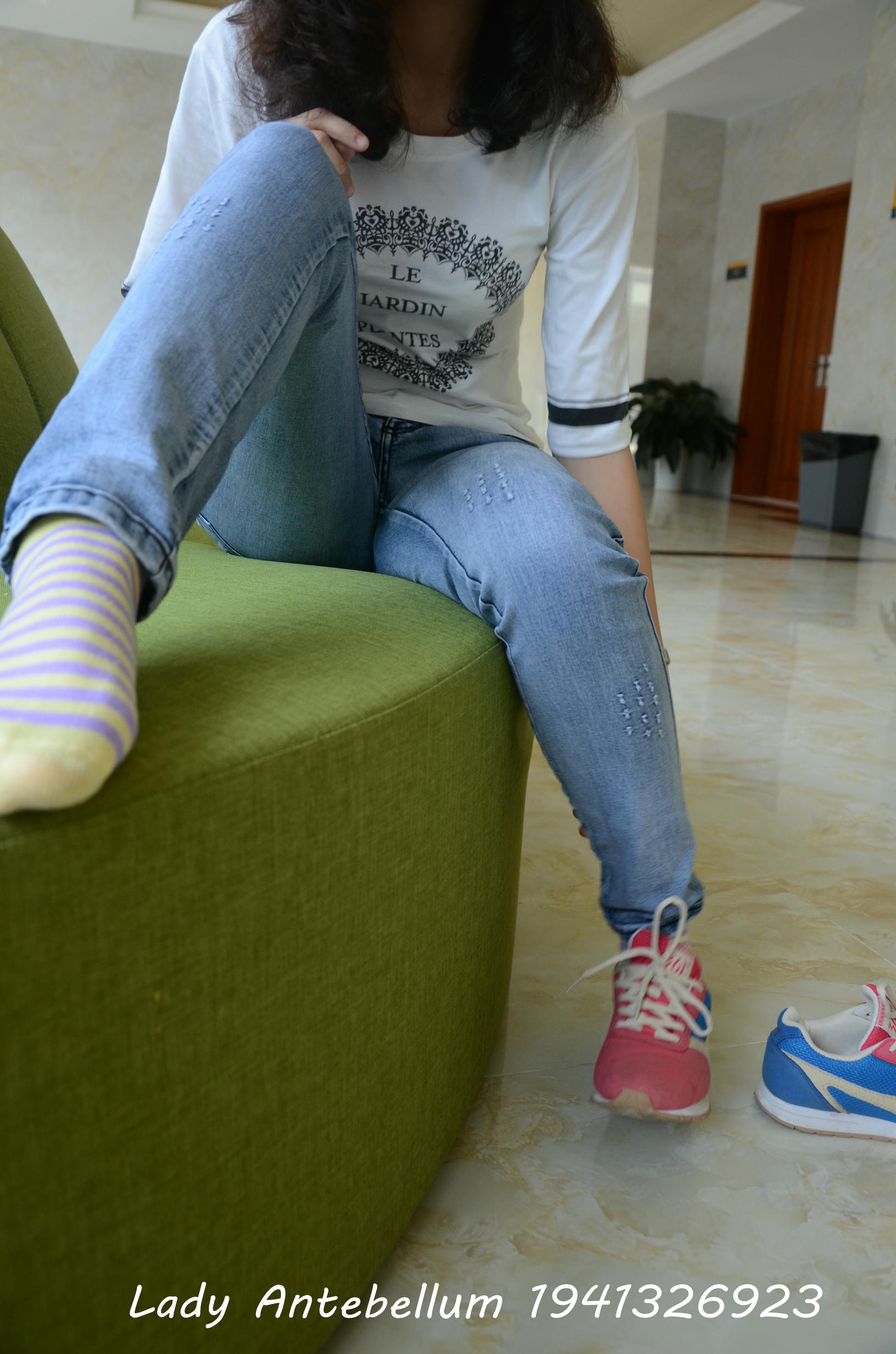 [战前女神] 恋足美腿棉袜女神级摄影套图 104 [97P+263M]_第1集