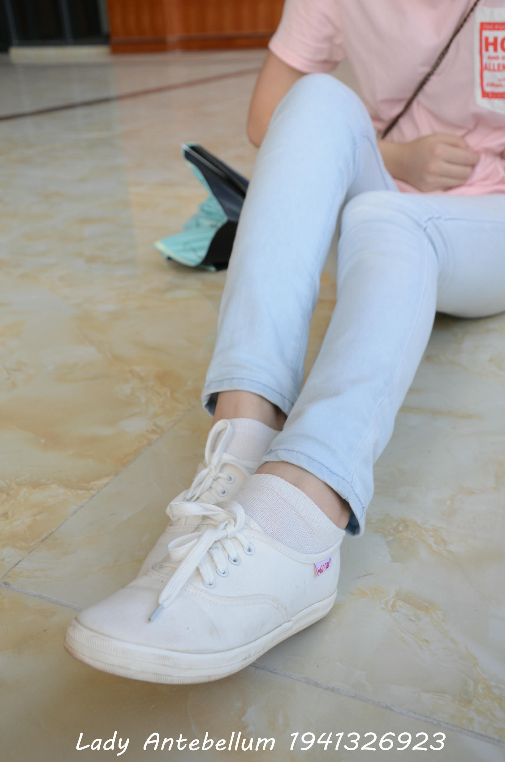 [战前女神] 恋足美腿棉袜女神级摄影套图 105 [98P+148M]_第1集