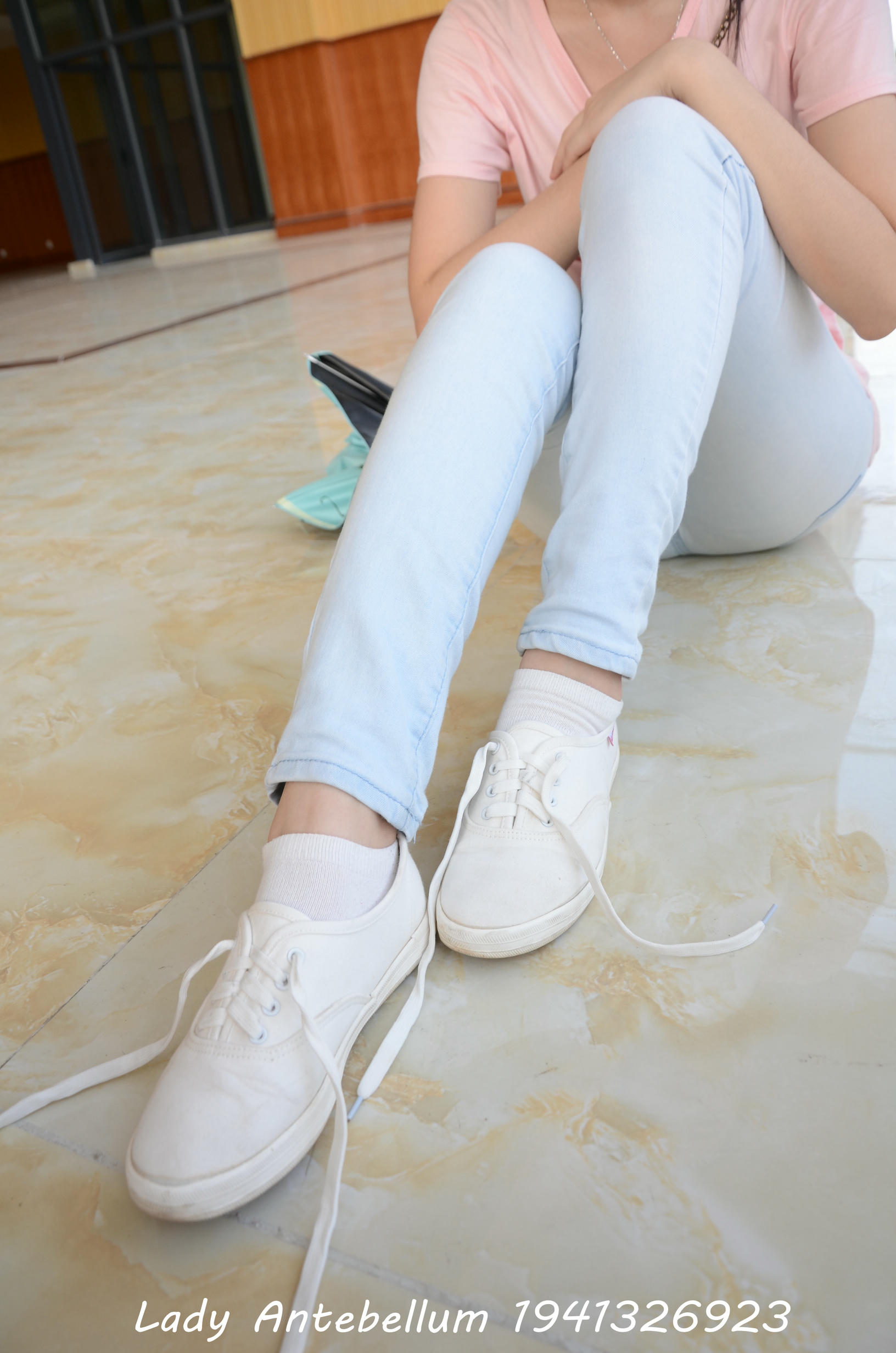 [战前女神] 恋足美腿棉袜女神级摄影套图 105 [98P+148M]_第2集