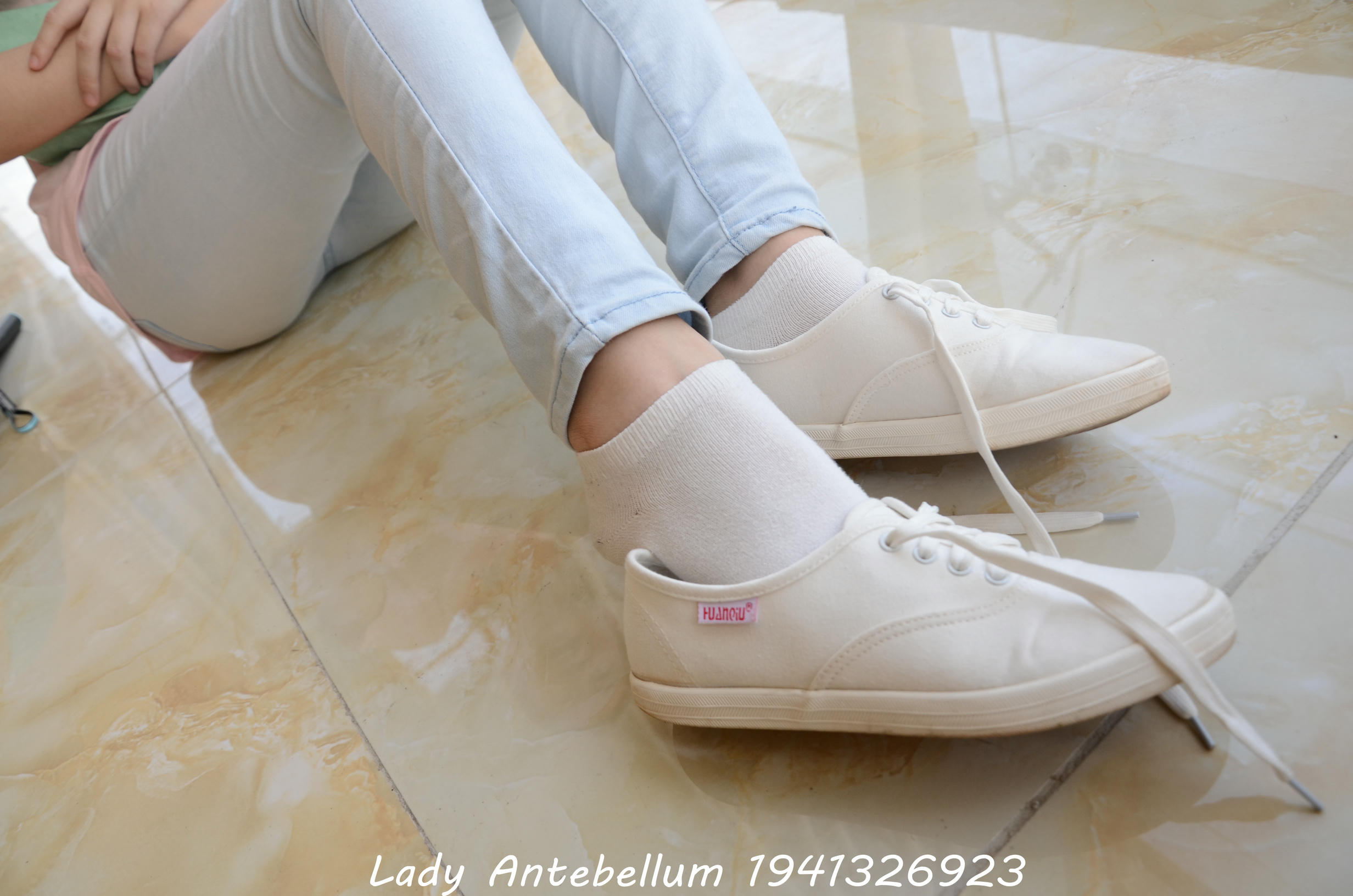 [战前女神] 恋足美腿棉袜女神级摄影套图 105 [98P+148M]_第2集