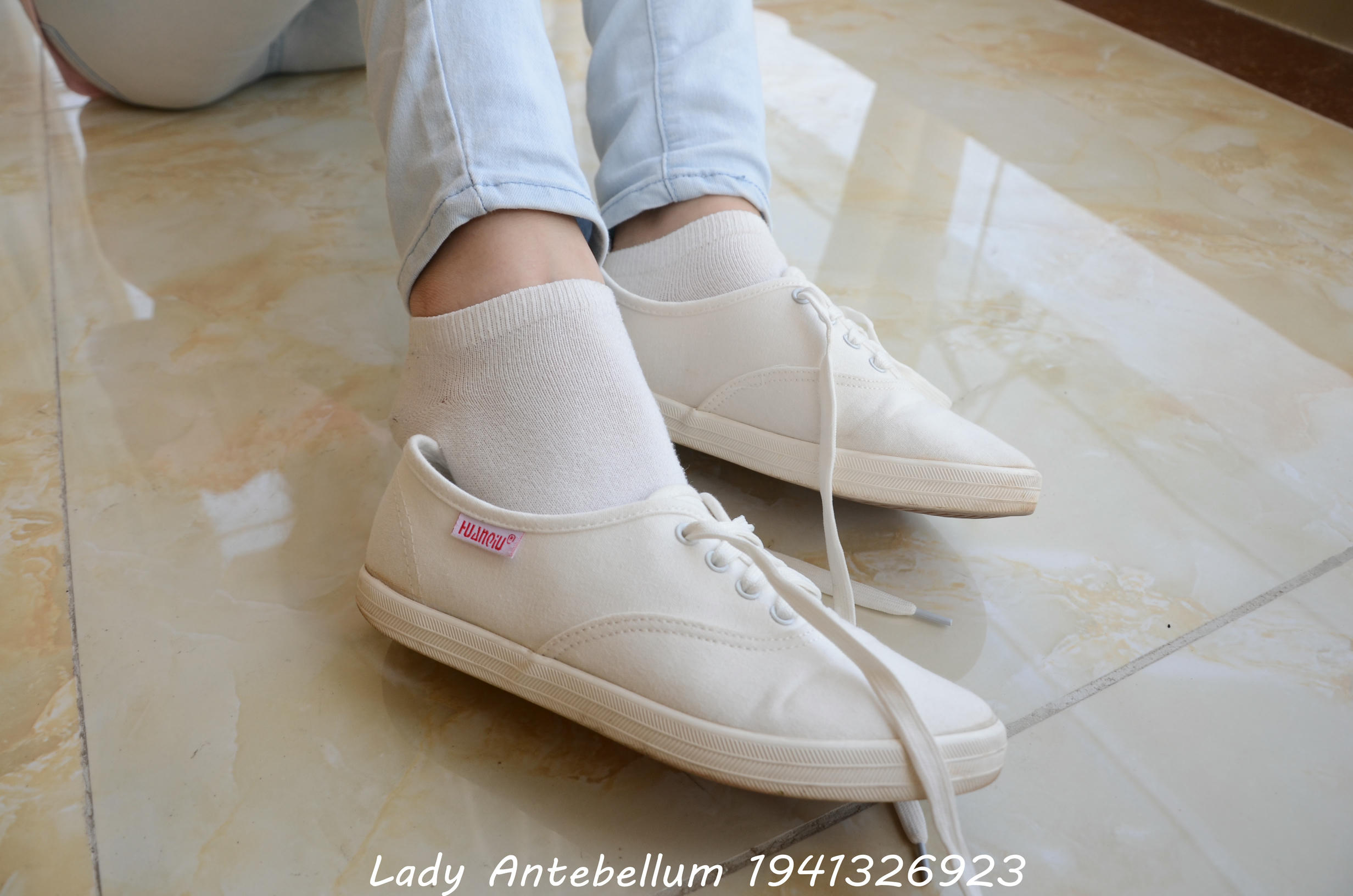 [战前女神] 恋足美腿棉袜女神级摄影套图 105 [98P+148M]_第2集