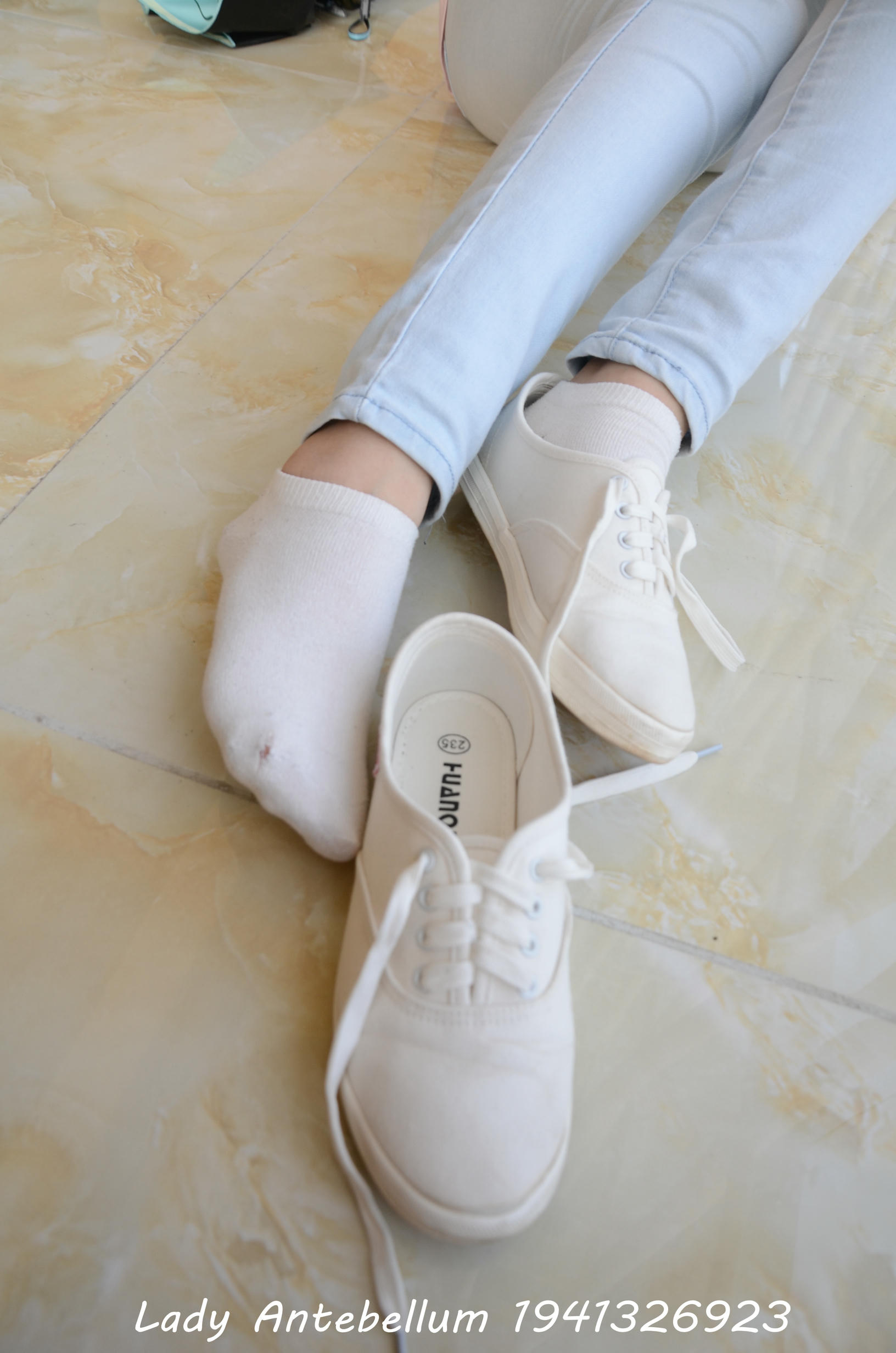 [战前女神] 恋足美腿棉袜女神级摄影套图 105 [98P+148M]_第2集