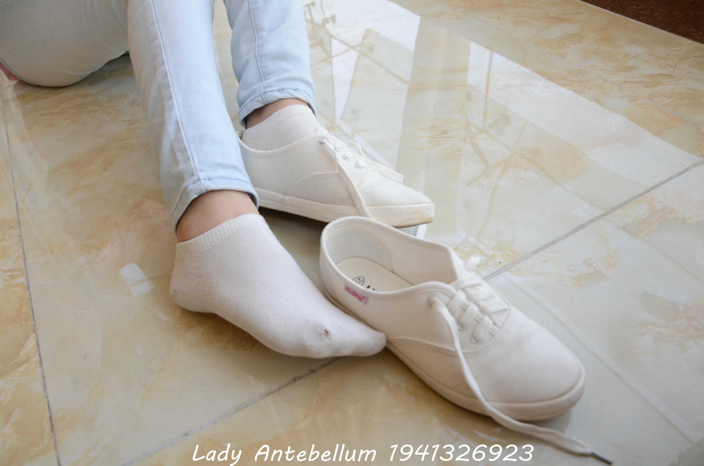 [战前女神] 恋足美腿棉袜女神级摄影套图 105 [98P+148M]_第2集