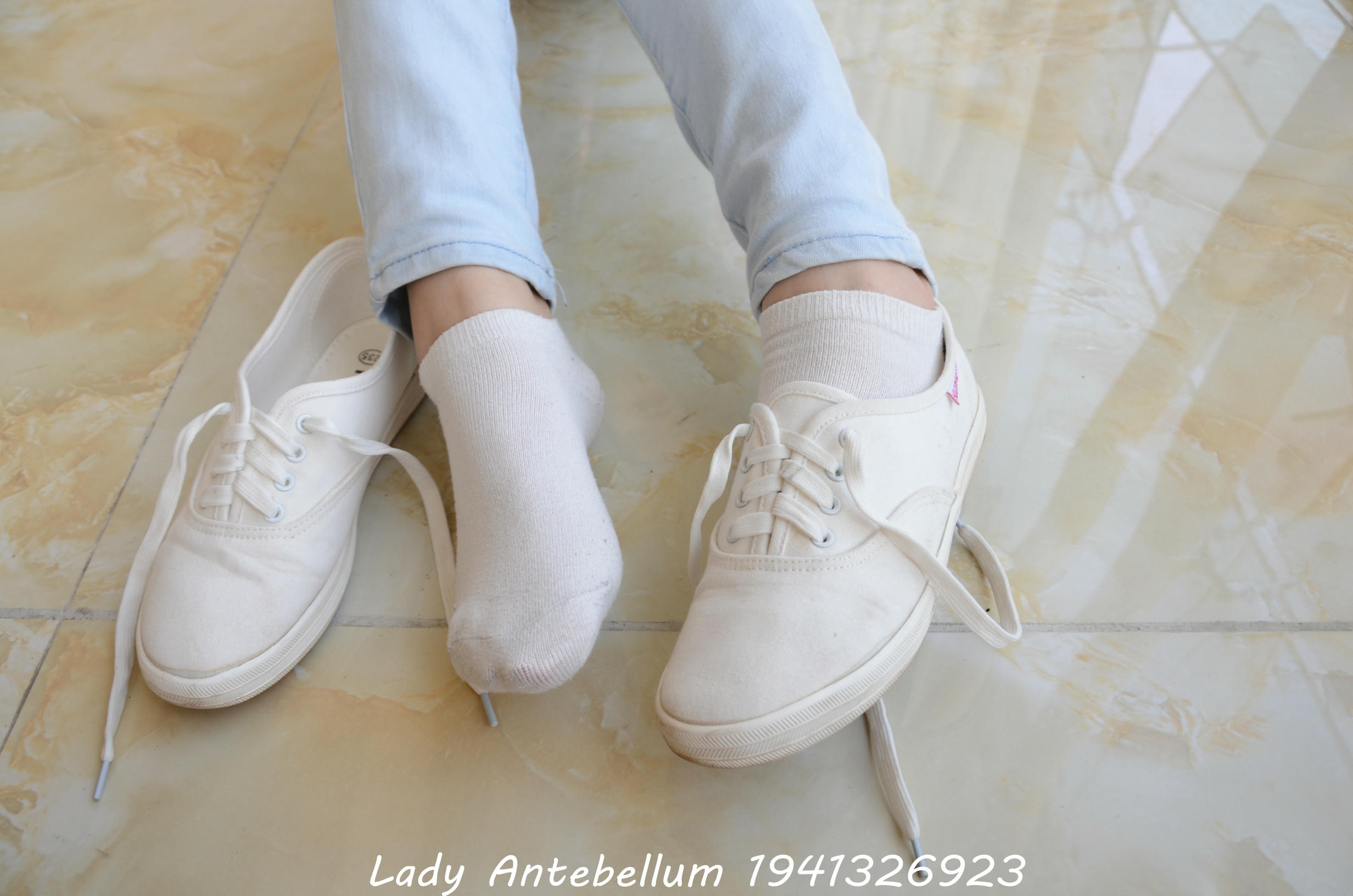 [战前女神] 恋足美腿棉袜女神级摄影套图 105 [98P+148M]_第3集