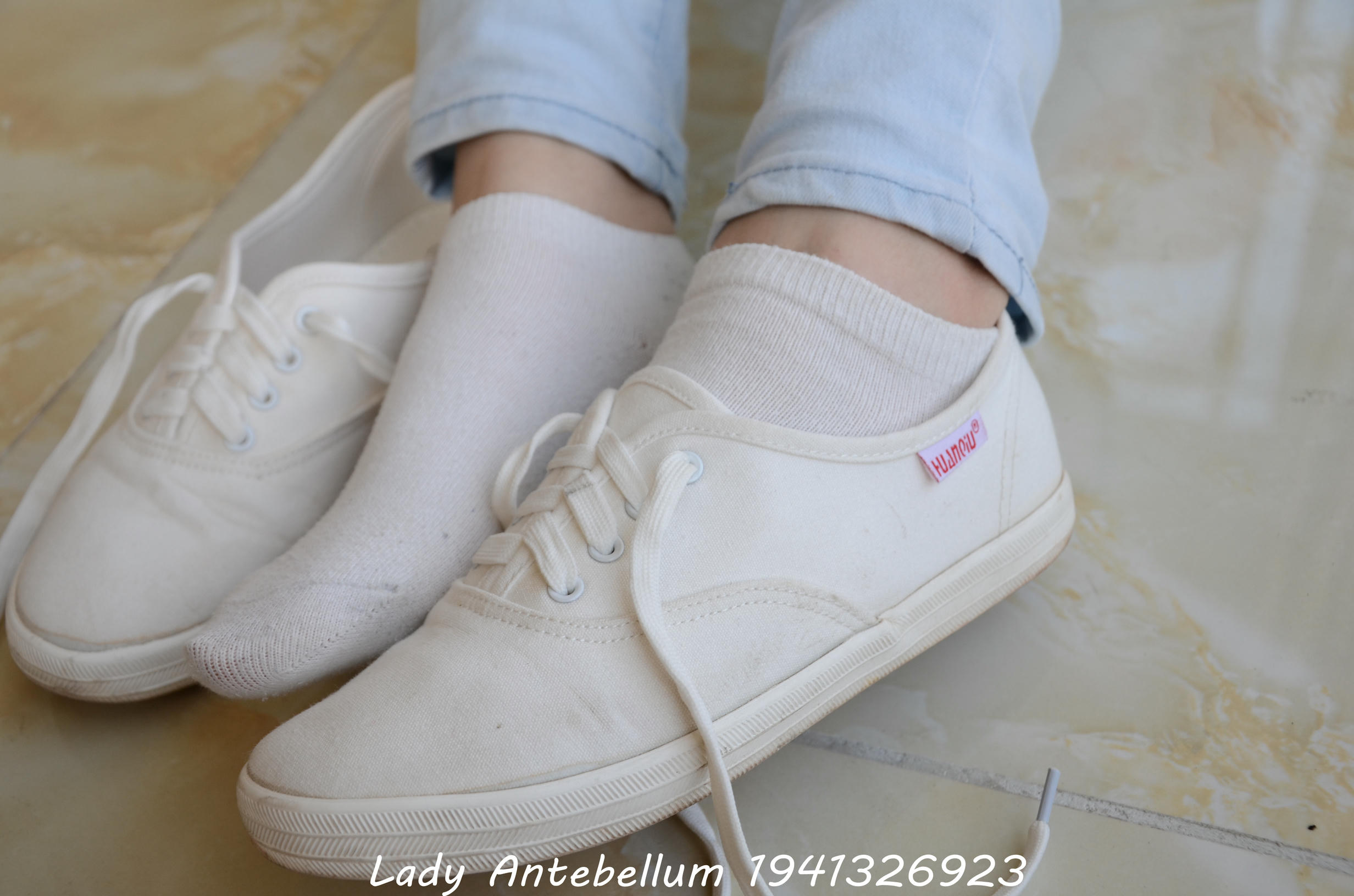 [战前女神] 恋足美腿棉袜女神级摄影套图 105 [98P+148M]_第3集