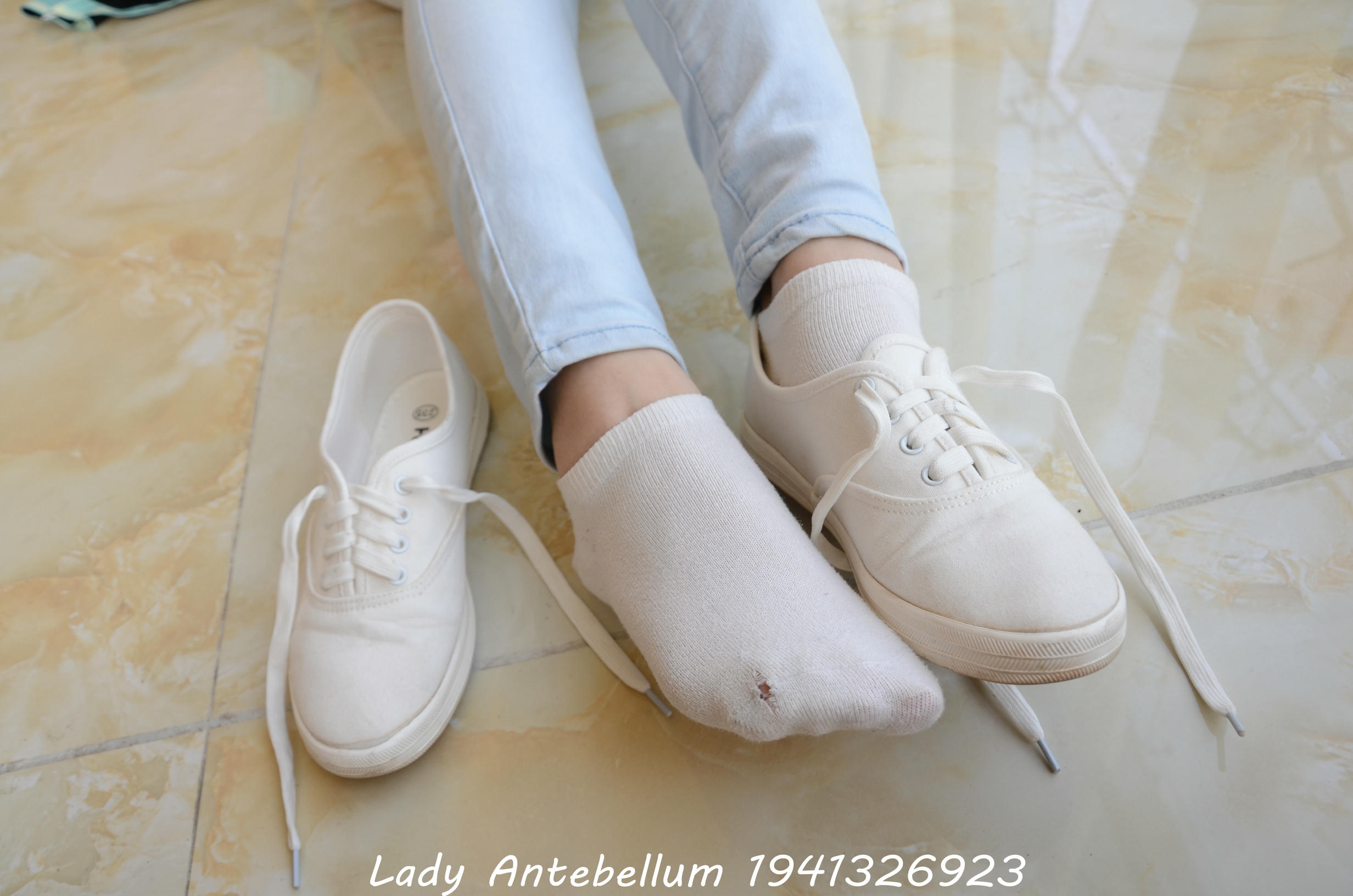 [战前女神] 恋足美腿棉袜女神级摄影套图 105 [98P+148M]_第3集