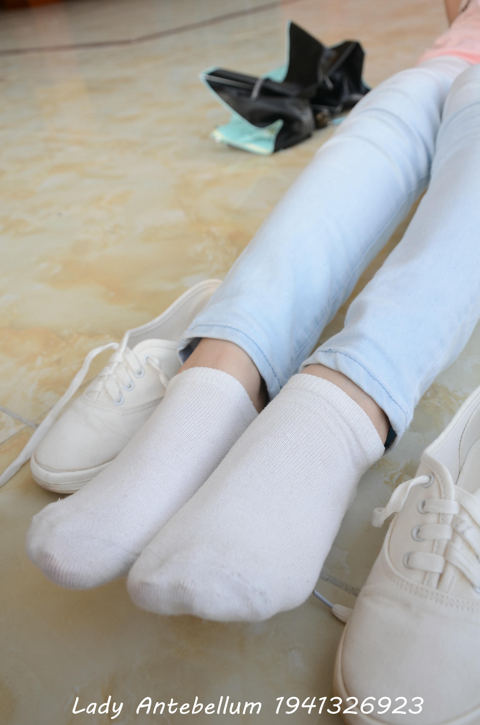 [战前女神] 恋足美腿棉袜女神级摄影套图 105 [98P+148M]_第3集